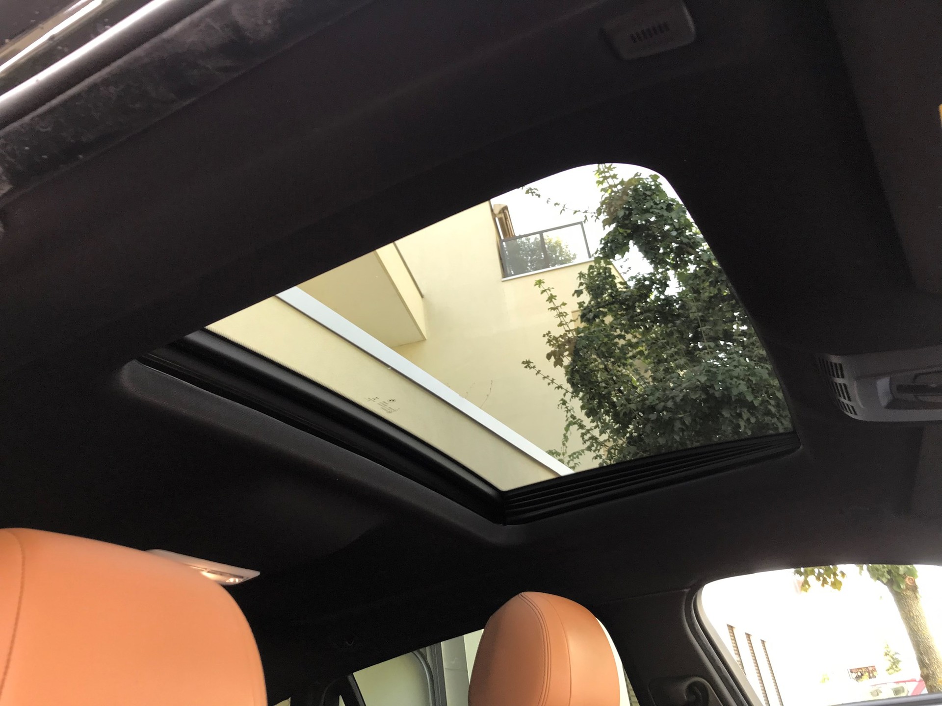 BMW X6 xDrive 50i M- SPORT-image-6