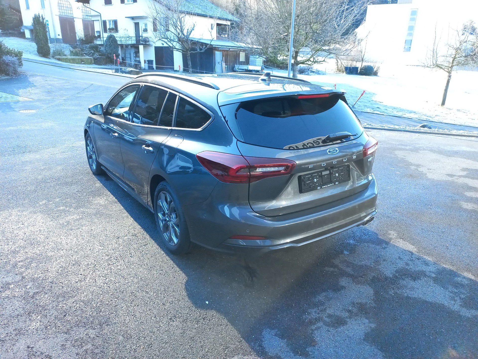 FORD Focus Station Wagon 1.0i EcoB Hybrid 155 ST-Line-image-1