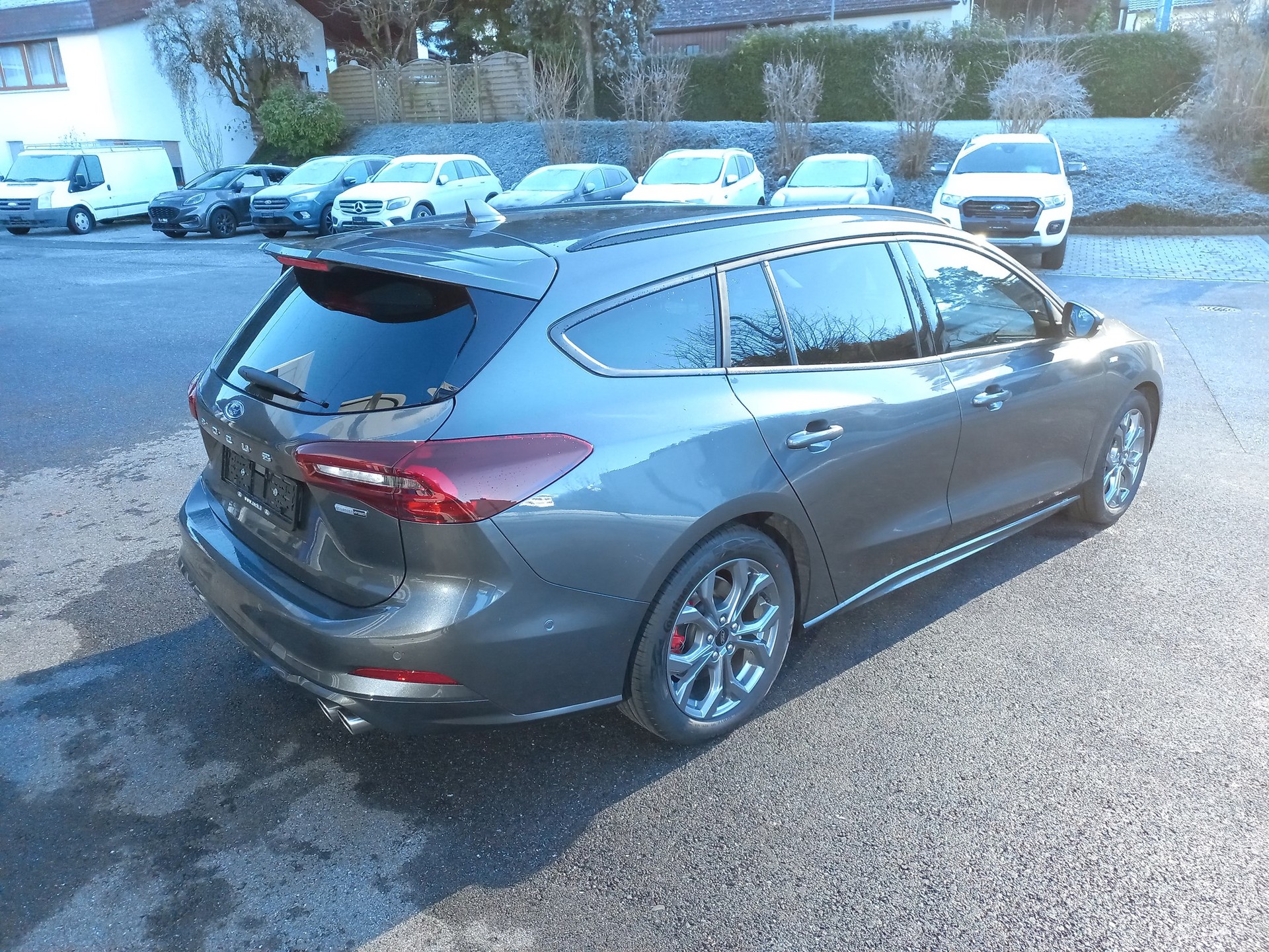 FORD Focus Station Wagon 1.0i EcoB Hybrid 155 ST-Line-image-2