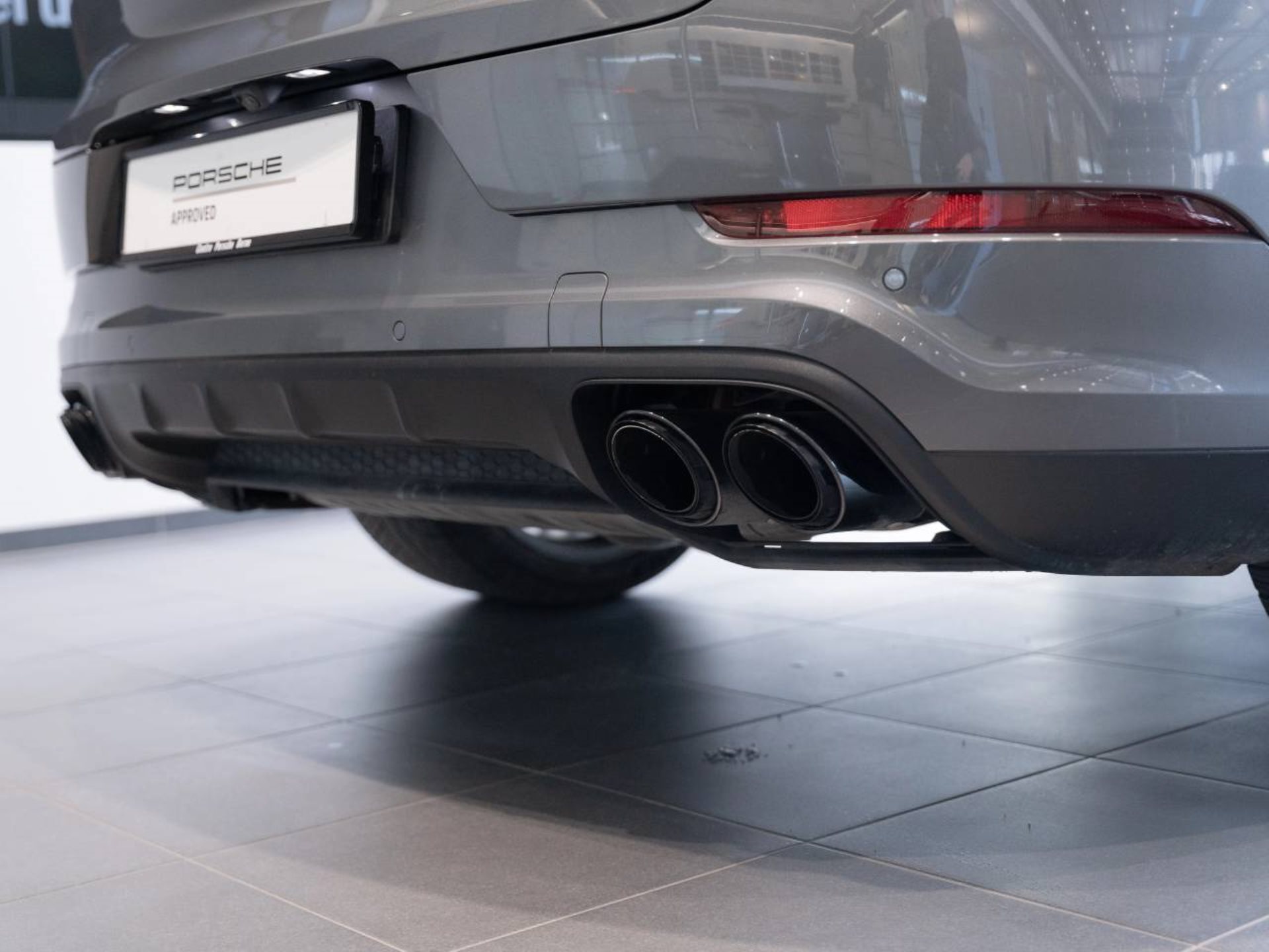PORSCHE Cayenne Turbo S E-Hybrid Coupé-image-28