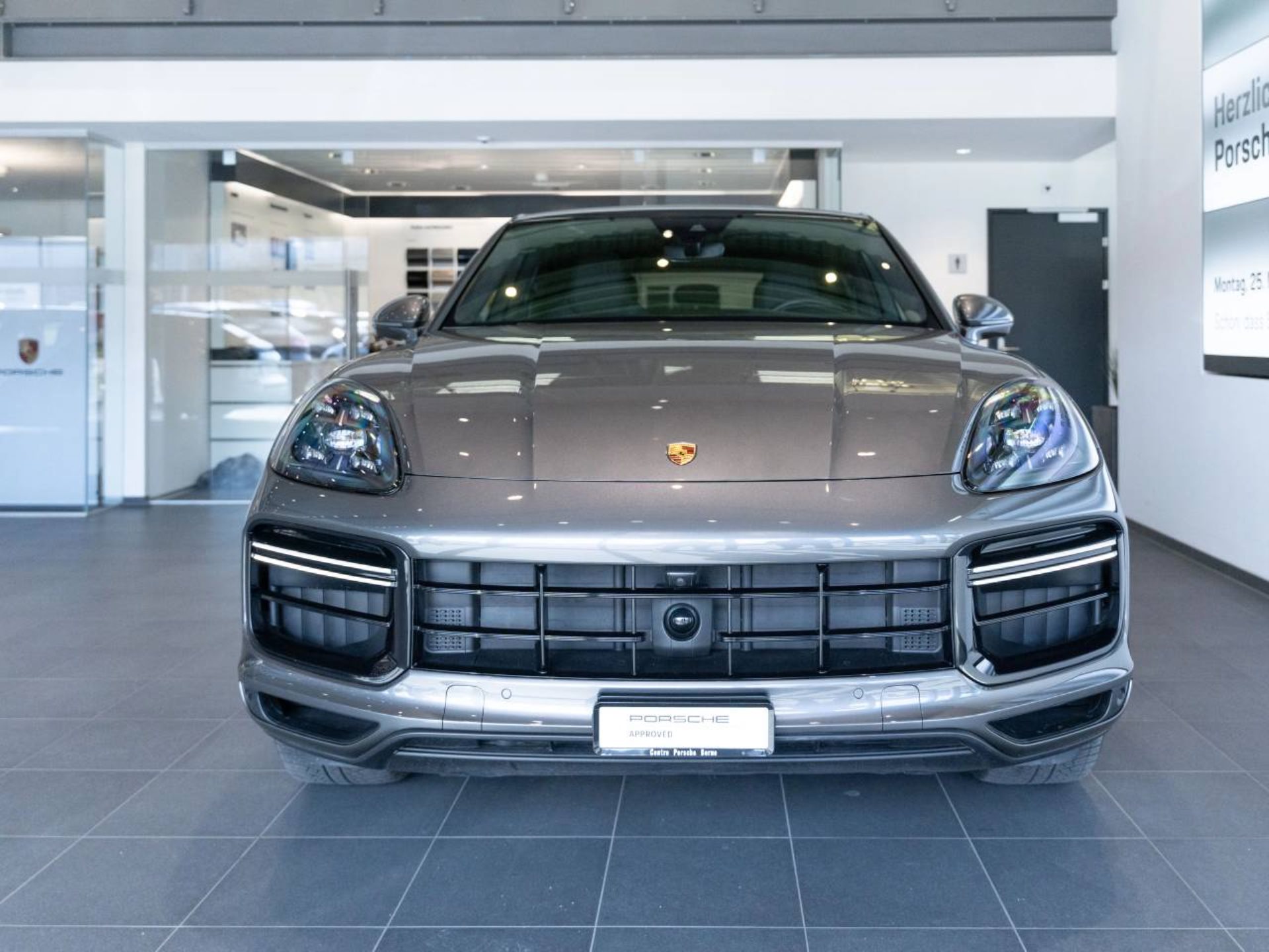 PORSCHE Cayenne Turbo S E-Hybrid Coupé-image-9