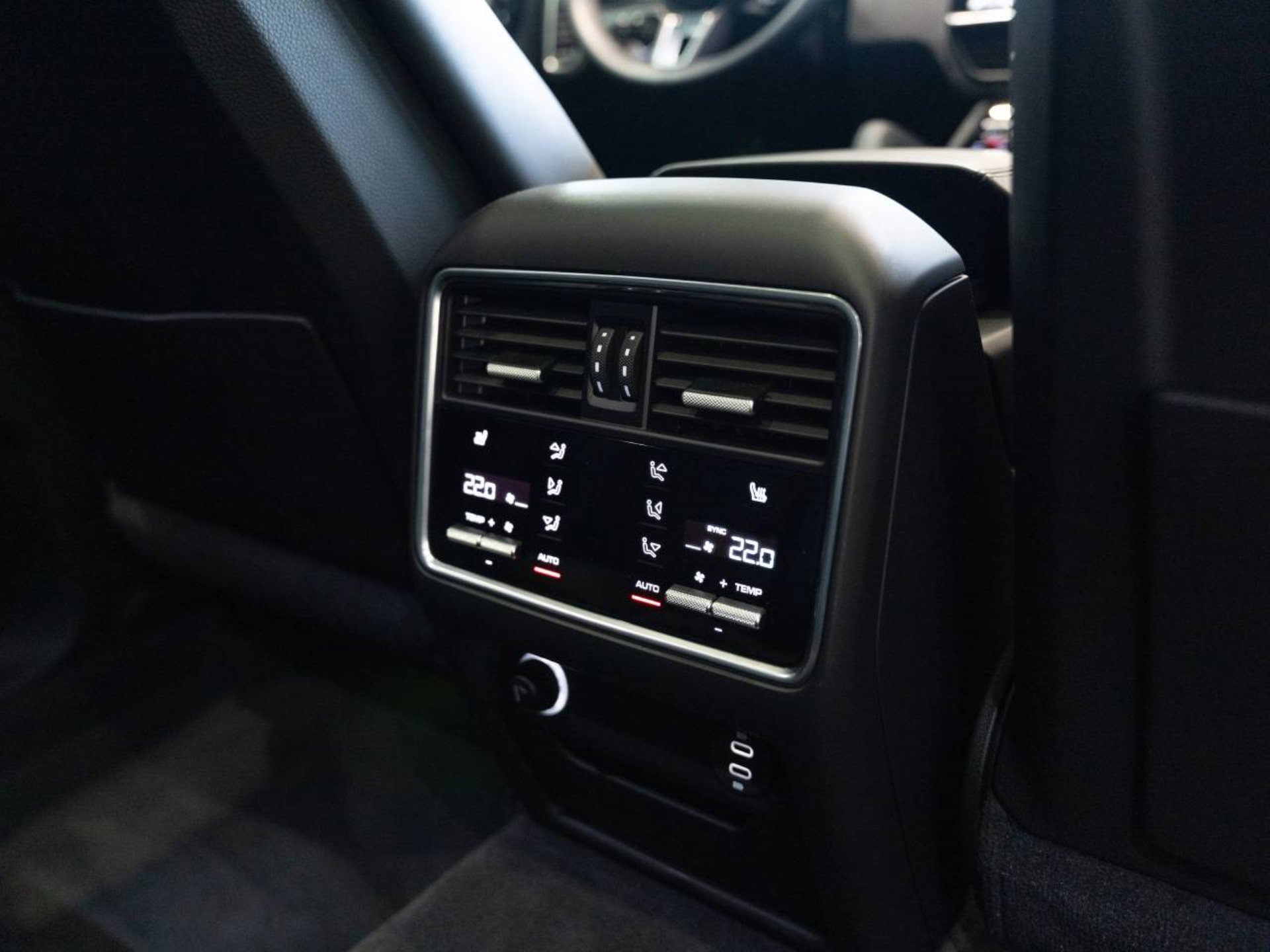 PORSCHE Cayenne Turbo S E-Hybrid Coupé-image-19