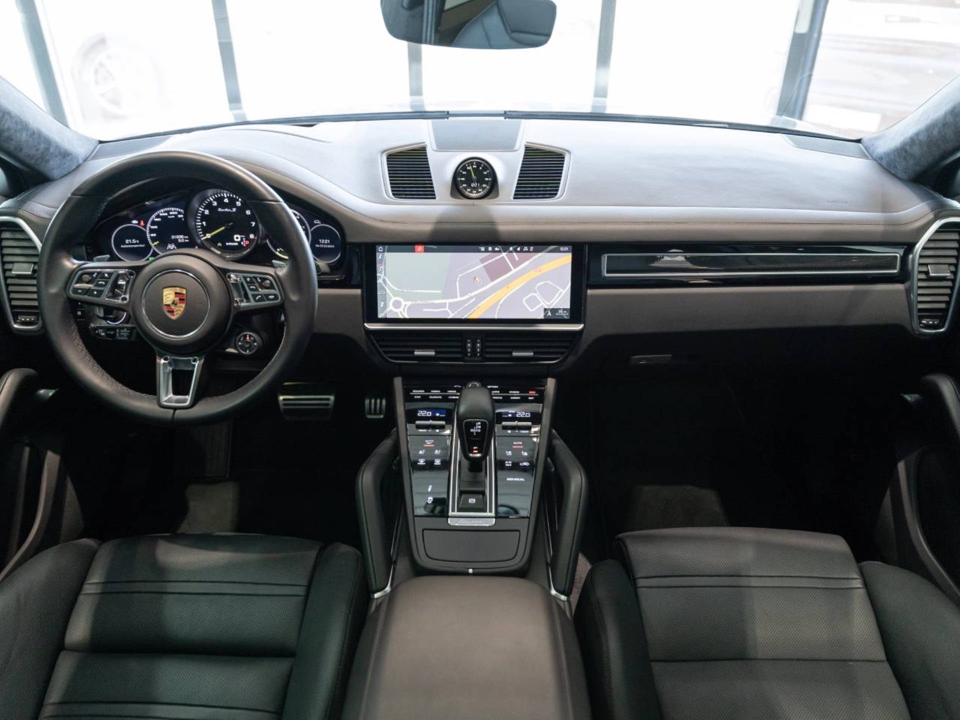PORSCHE Cayenne Turbo S E-Hybrid Coupé-image-13