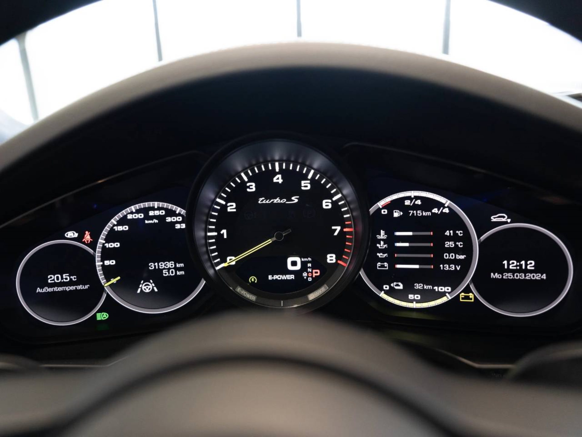 PORSCHE Cayenne Turbo S E-Hybrid Coupé-image-12