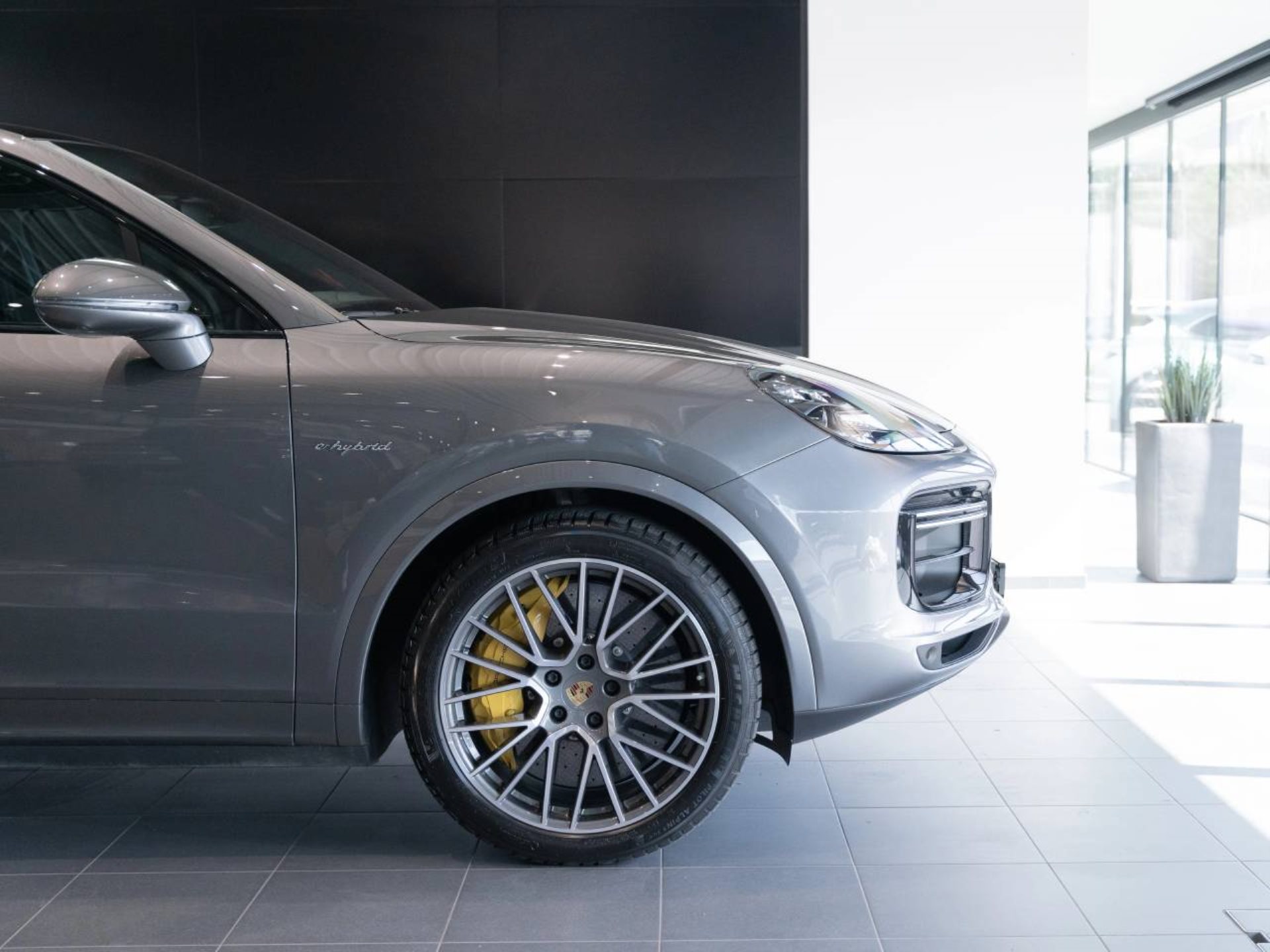 PORSCHE Cayenne Turbo S E-Hybrid Coupé-image-11