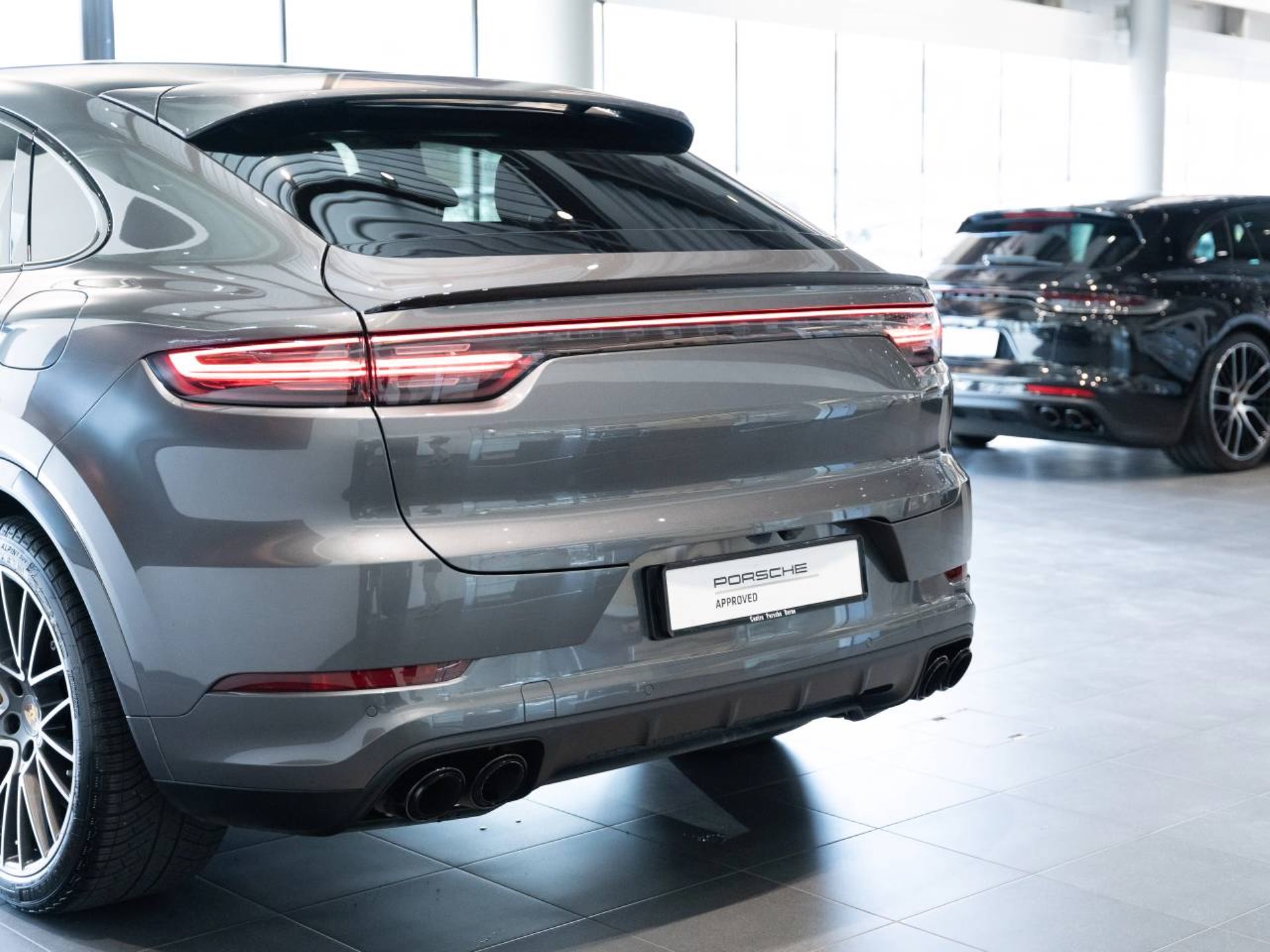 PORSCHE Cayenne Turbo S E-Hybrid Coupé-image-7