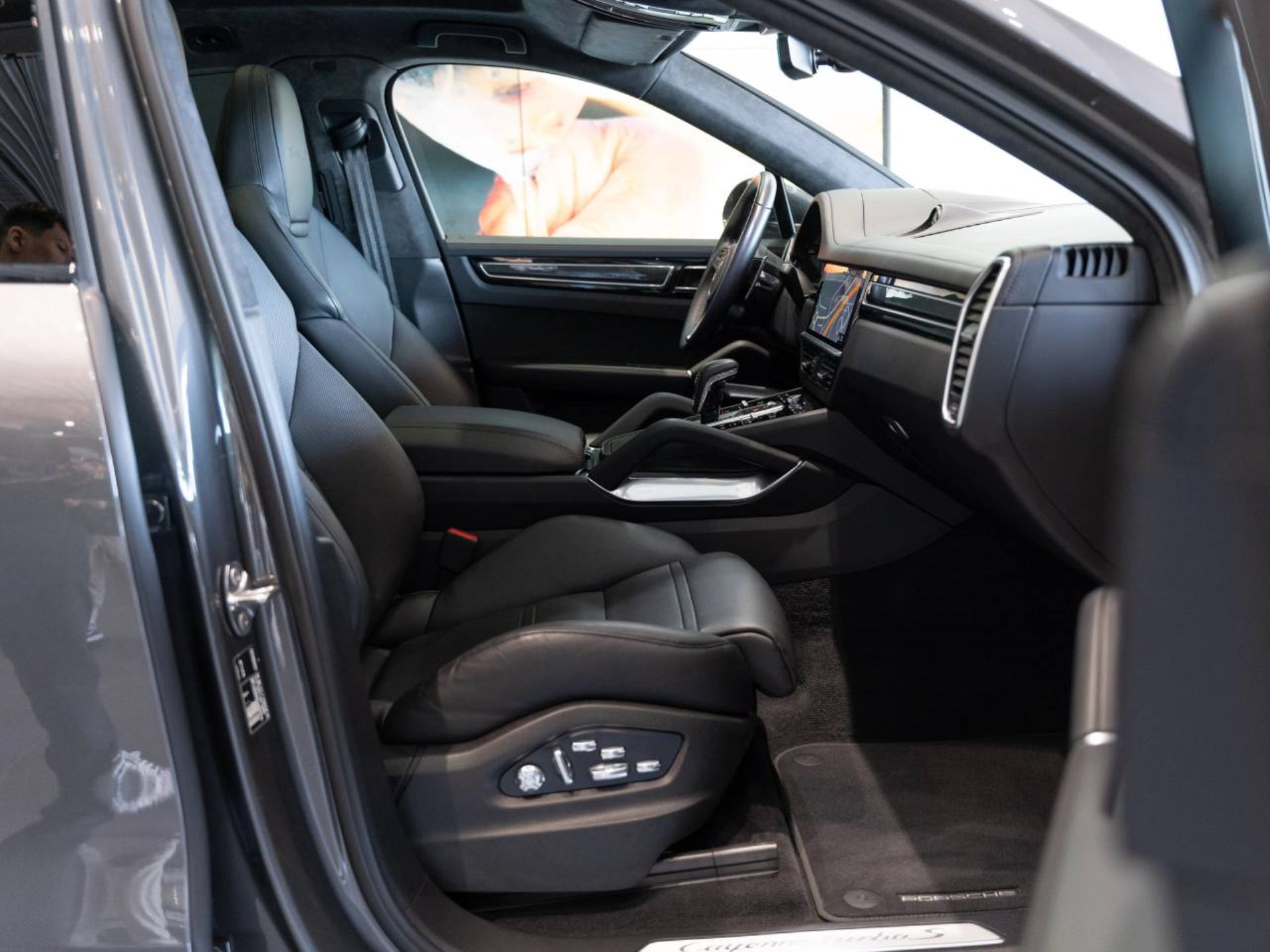 PORSCHE Cayenne Turbo S E-Hybrid Coupé-image-15
