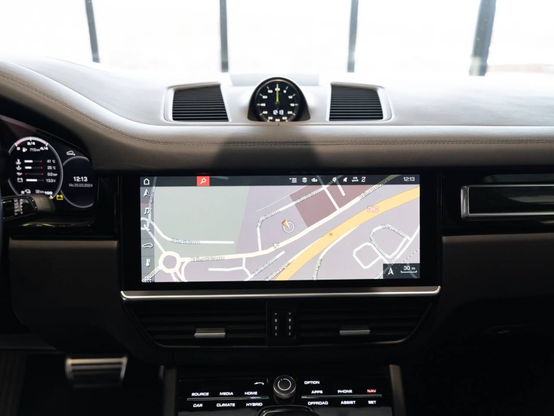 PORSCHE Cayenne Turbo S E-Hybrid Coupé-image-17