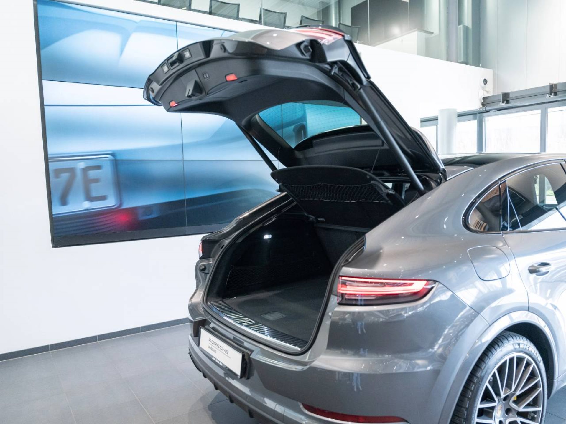 PORSCHE Cayenne Turbo S E-Hybrid Coupé-image-6