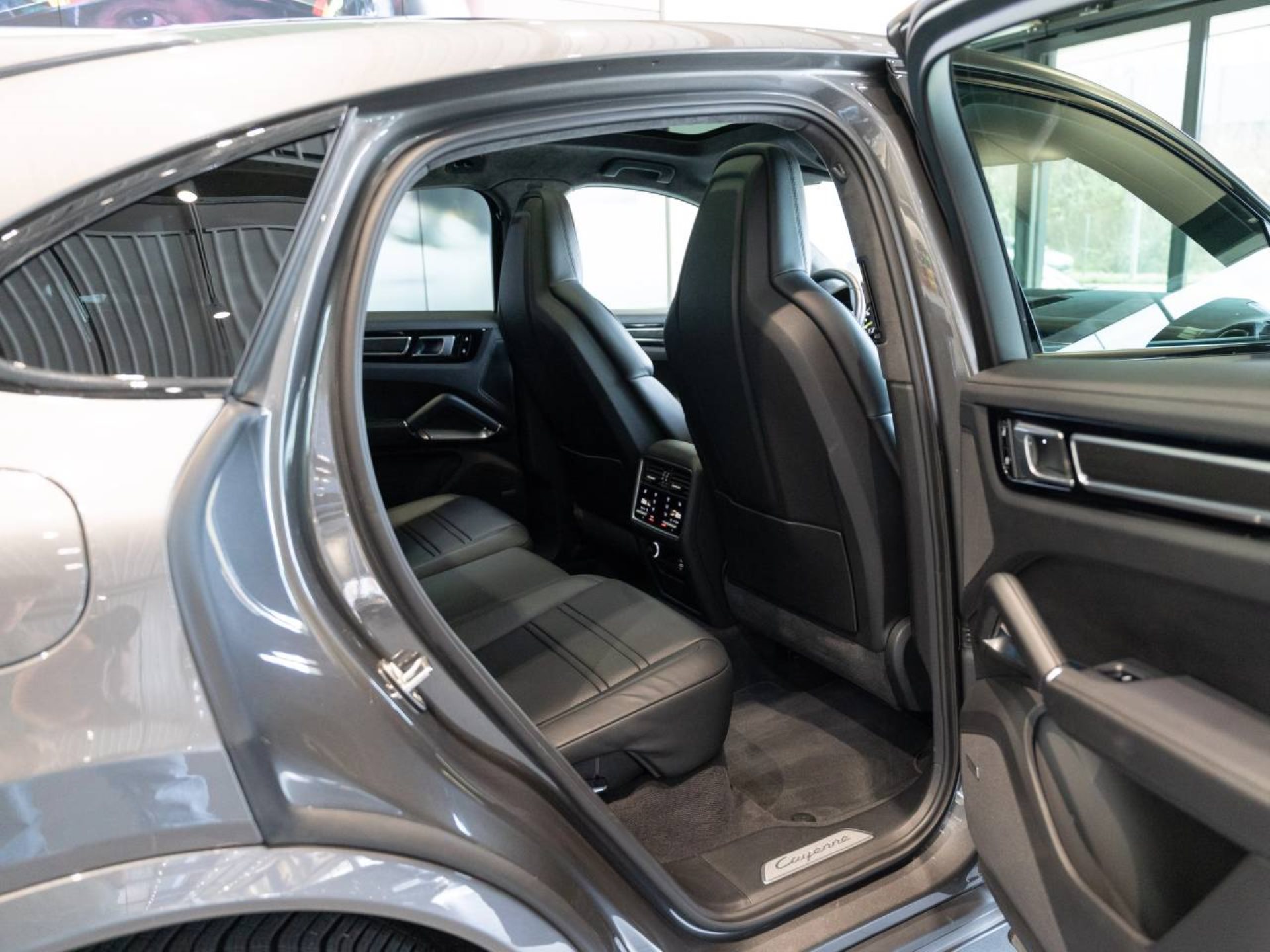 PORSCHE Cayenne Turbo S E-Hybrid Coupé-image-20
