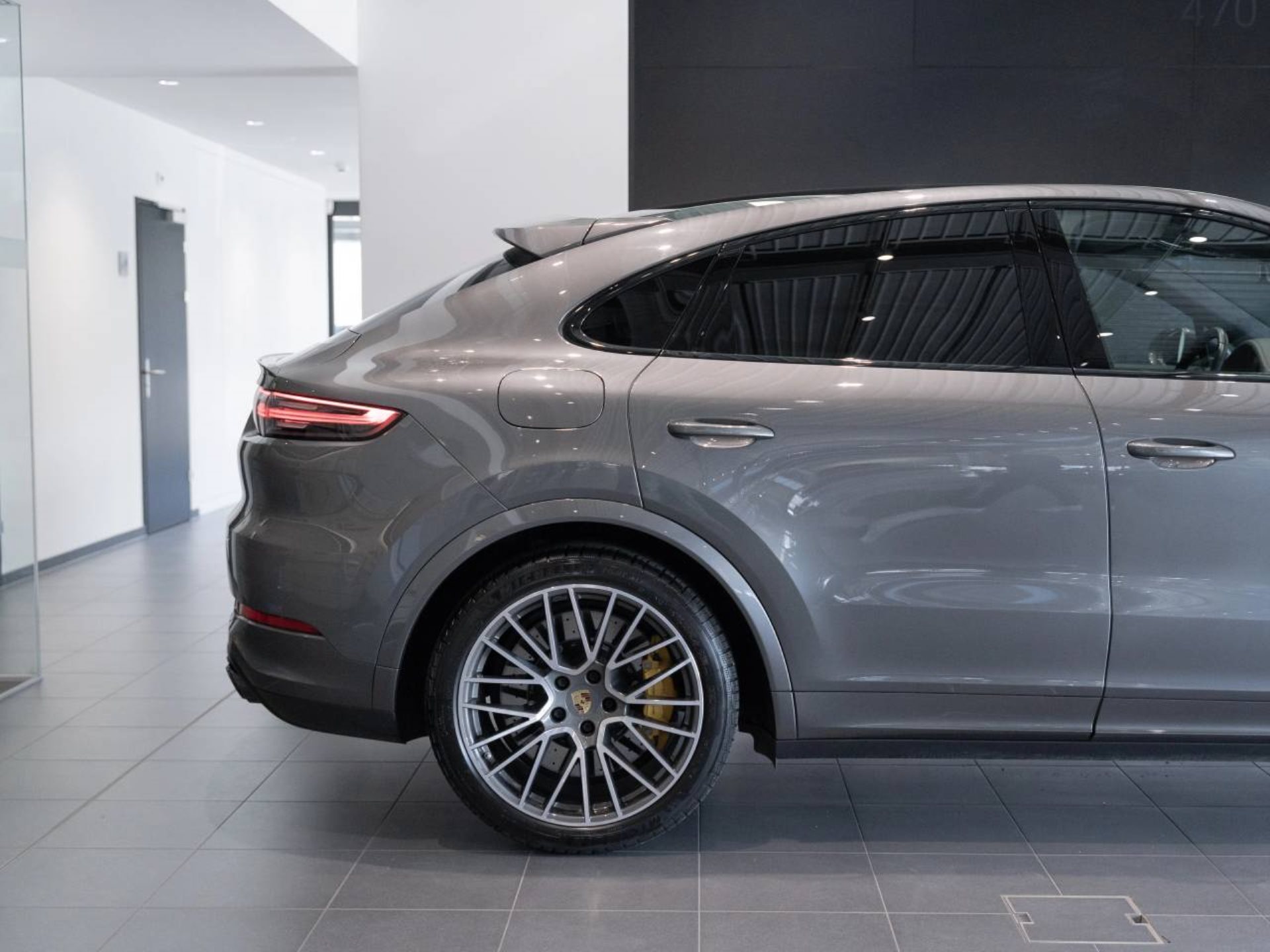 PORSCHE Cayenne Turbo S E-Hybrid Coupé-image-10