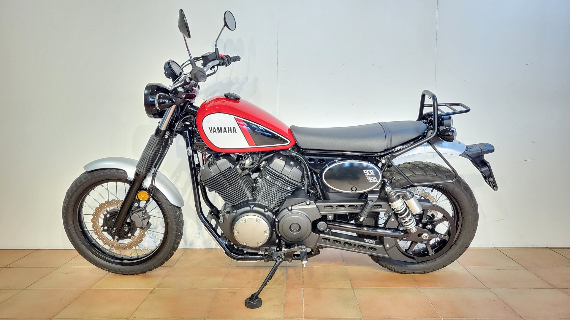 YAMAHA SCR 950 ABS-showroom-element-1