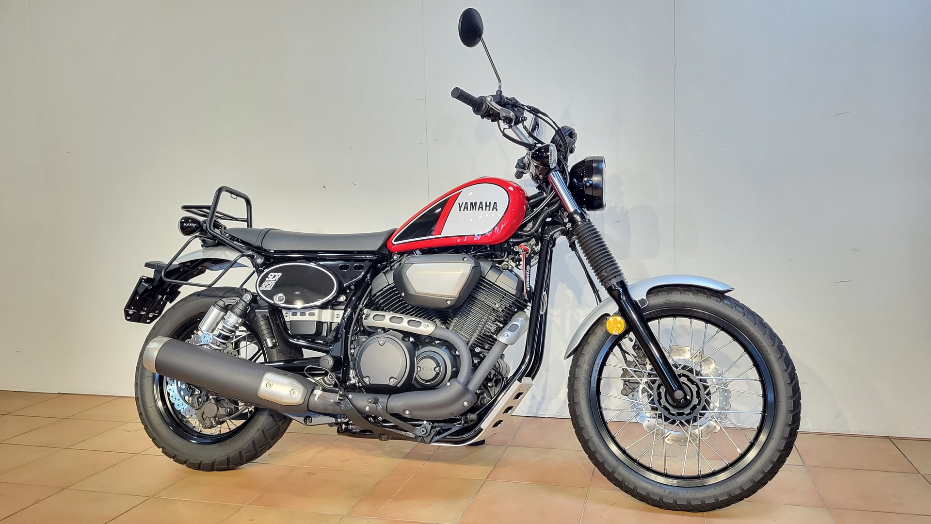 YAMAHA SCR 950 ABS-showroom-element-2