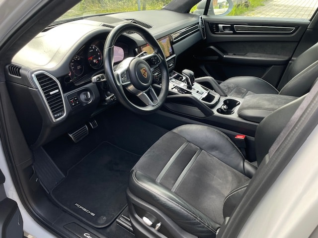 PORSCHE CAYENNE Coupé GTS-image-16