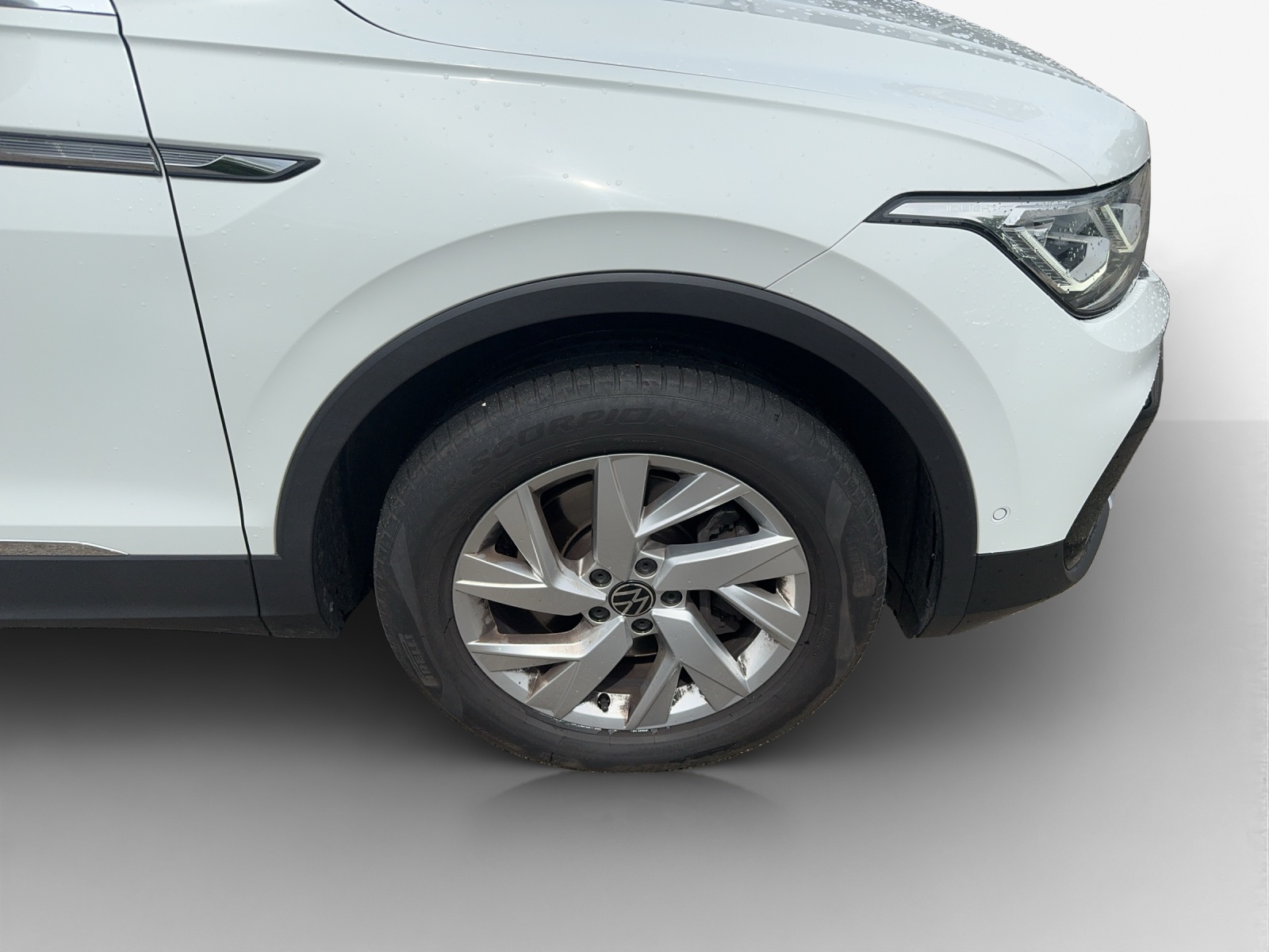VW Tiguan 2.0 TDI SCR Elegance 4Motion DSG-image-13