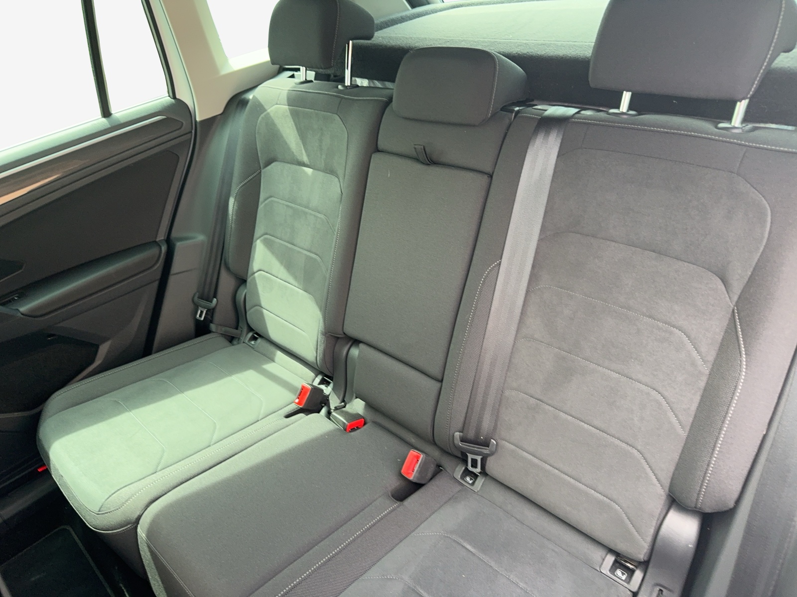 VW Tiguan 2.0 TDI SCR Elegance 4Motion DSG-image-11