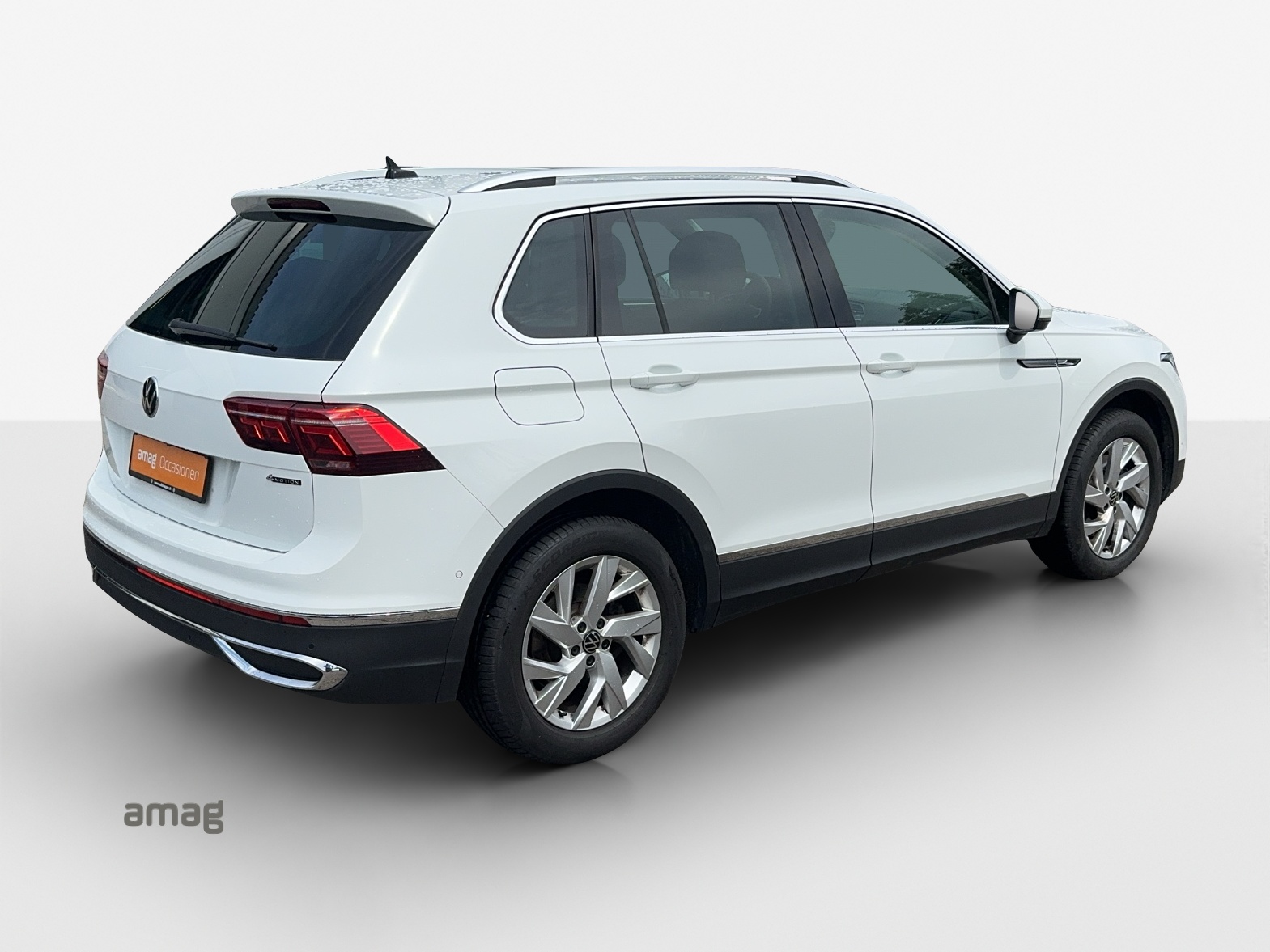 VW Tiguan 2.0 TDI SCR Elegance 4Motion DSG-image-4