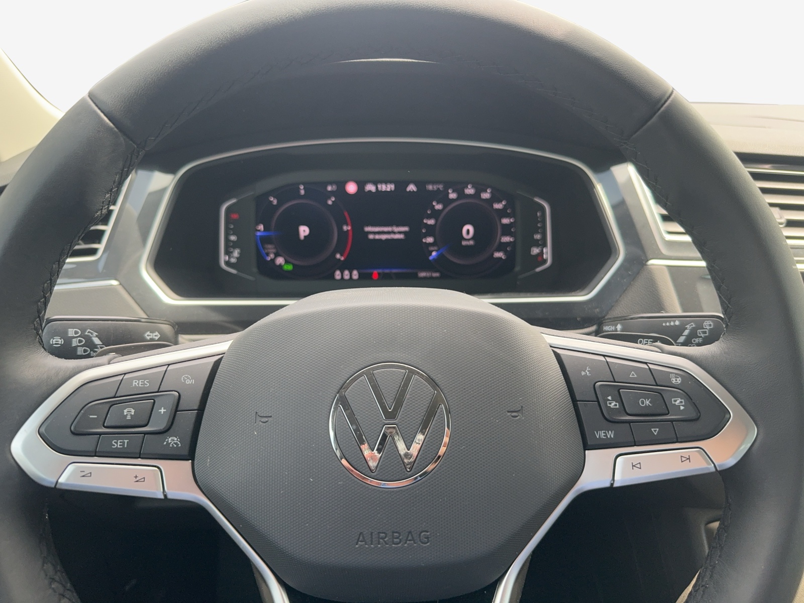VW Tiguan 2.0 TDI SCR Elegance 4Motion DSG-image-9
