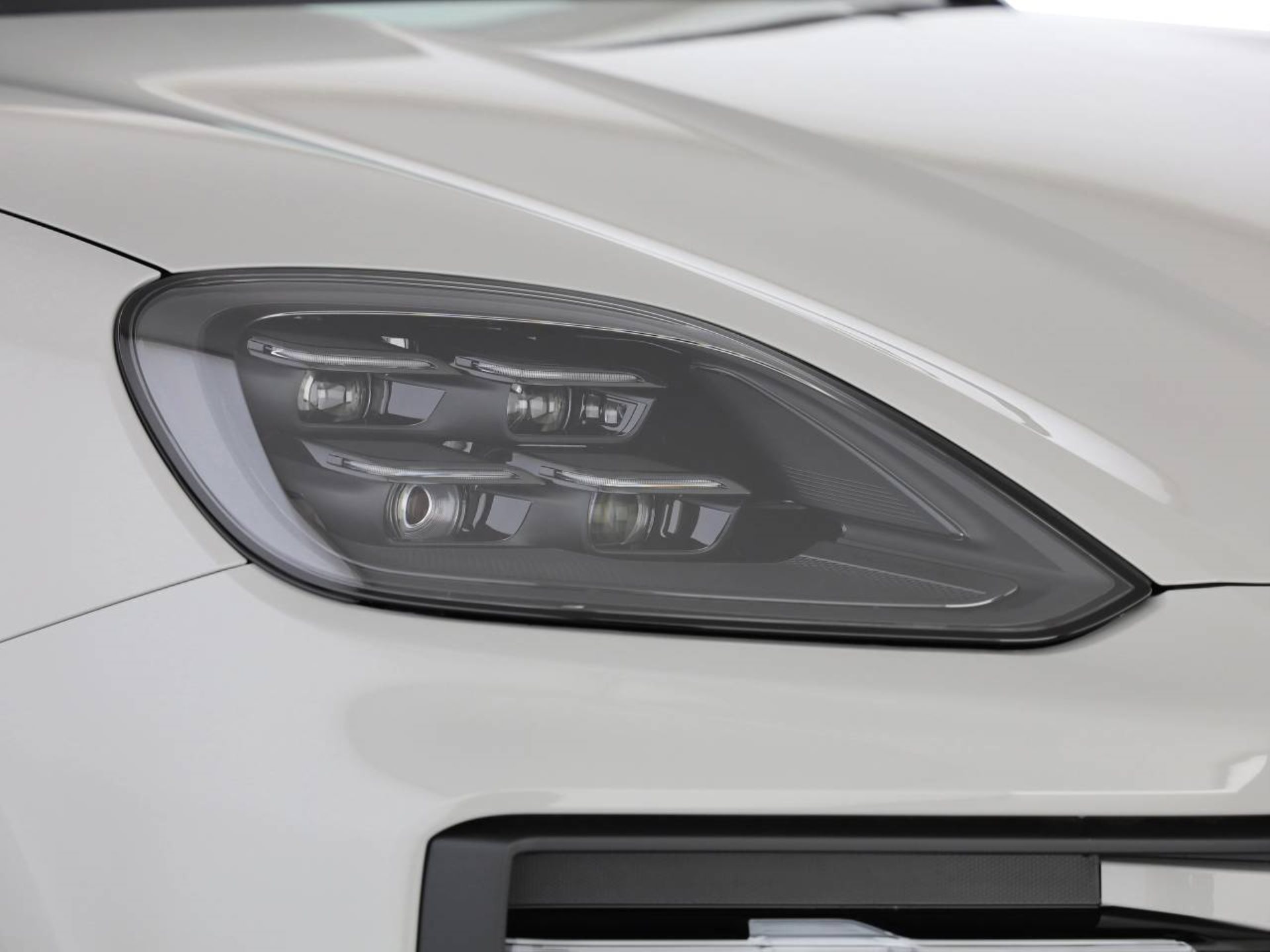 PORSCHE Cayenne S E-Hybrid-image-19