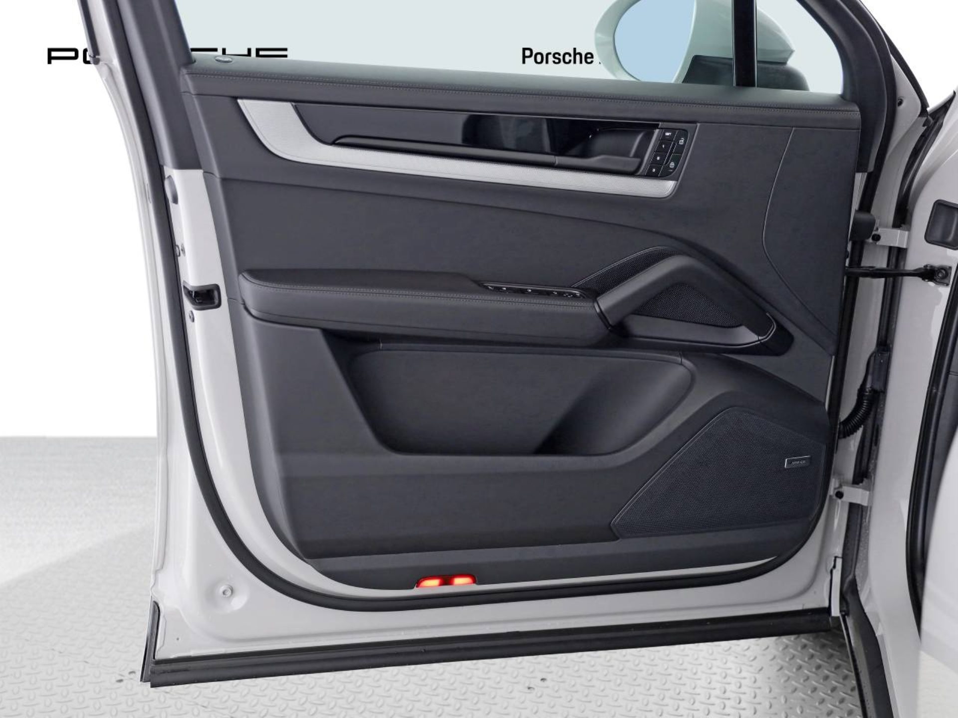 PORSCHE Cayenne S E-Hybrid-image-12