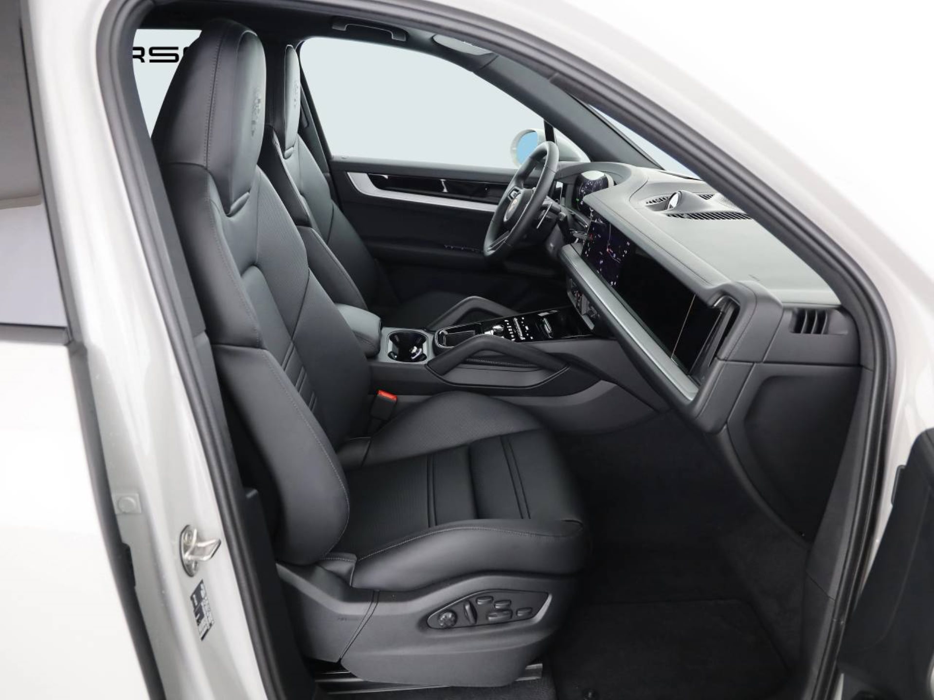 PORSCHE Cayenne S E-Hybrid-image-9