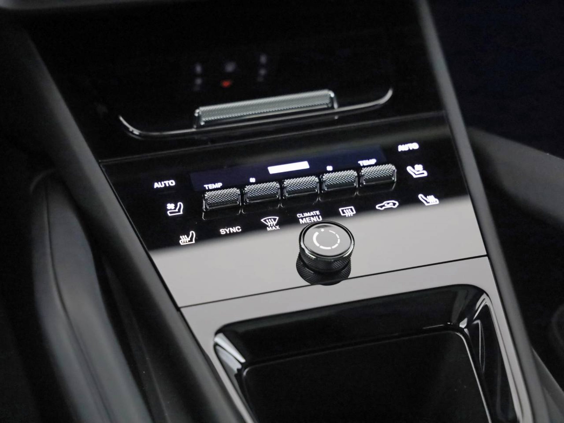 PORSCHE Cayenne S E-Hybrid-image-17