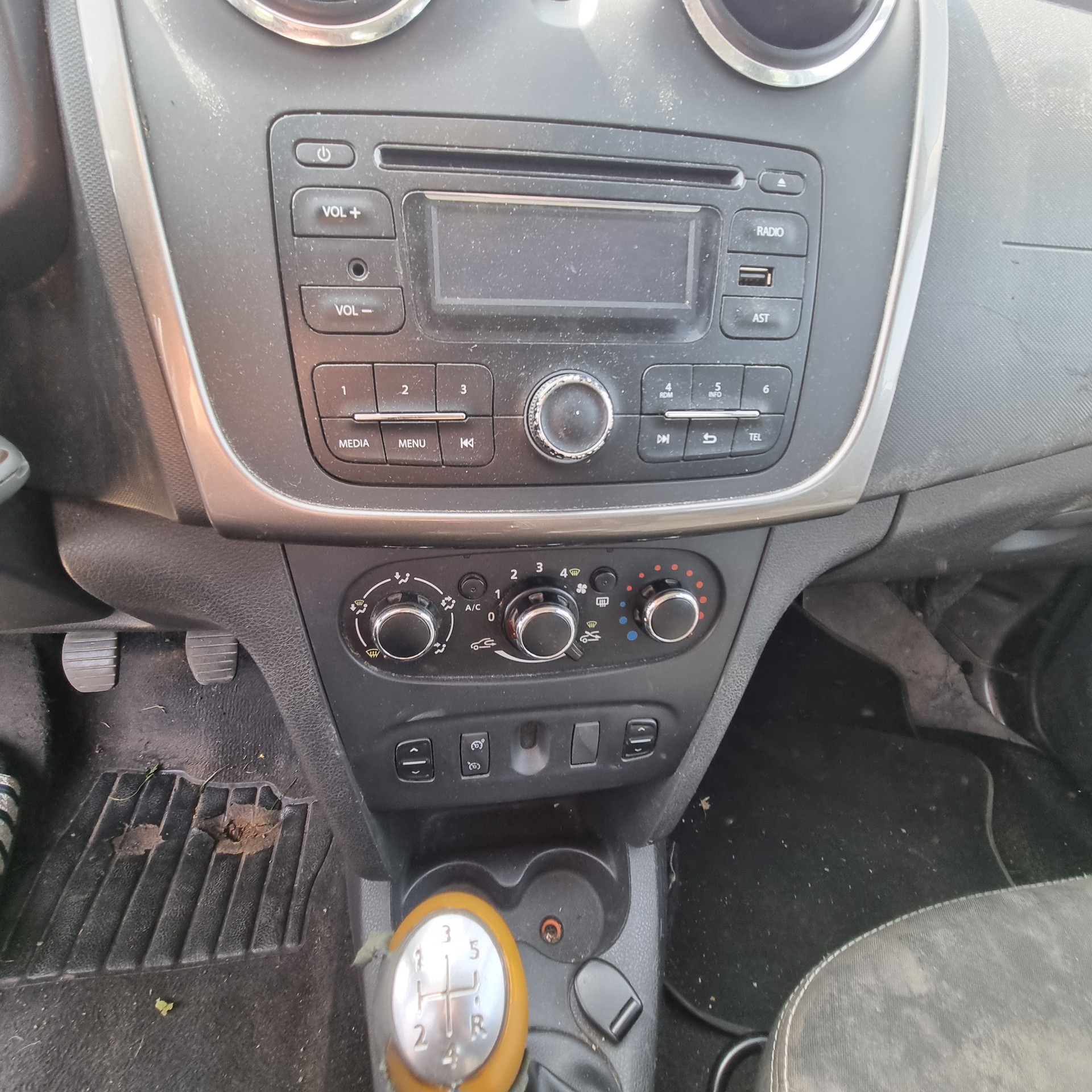 DACIA Sandero Tce 90 Ambiance-image-7