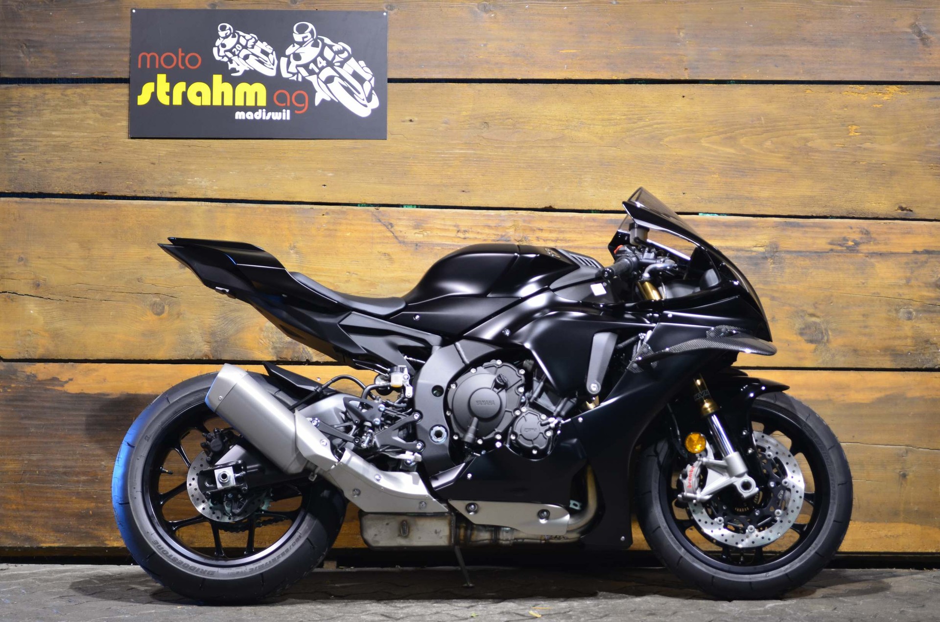 YAMAHA YZF-R1 Race-showroom-element-1