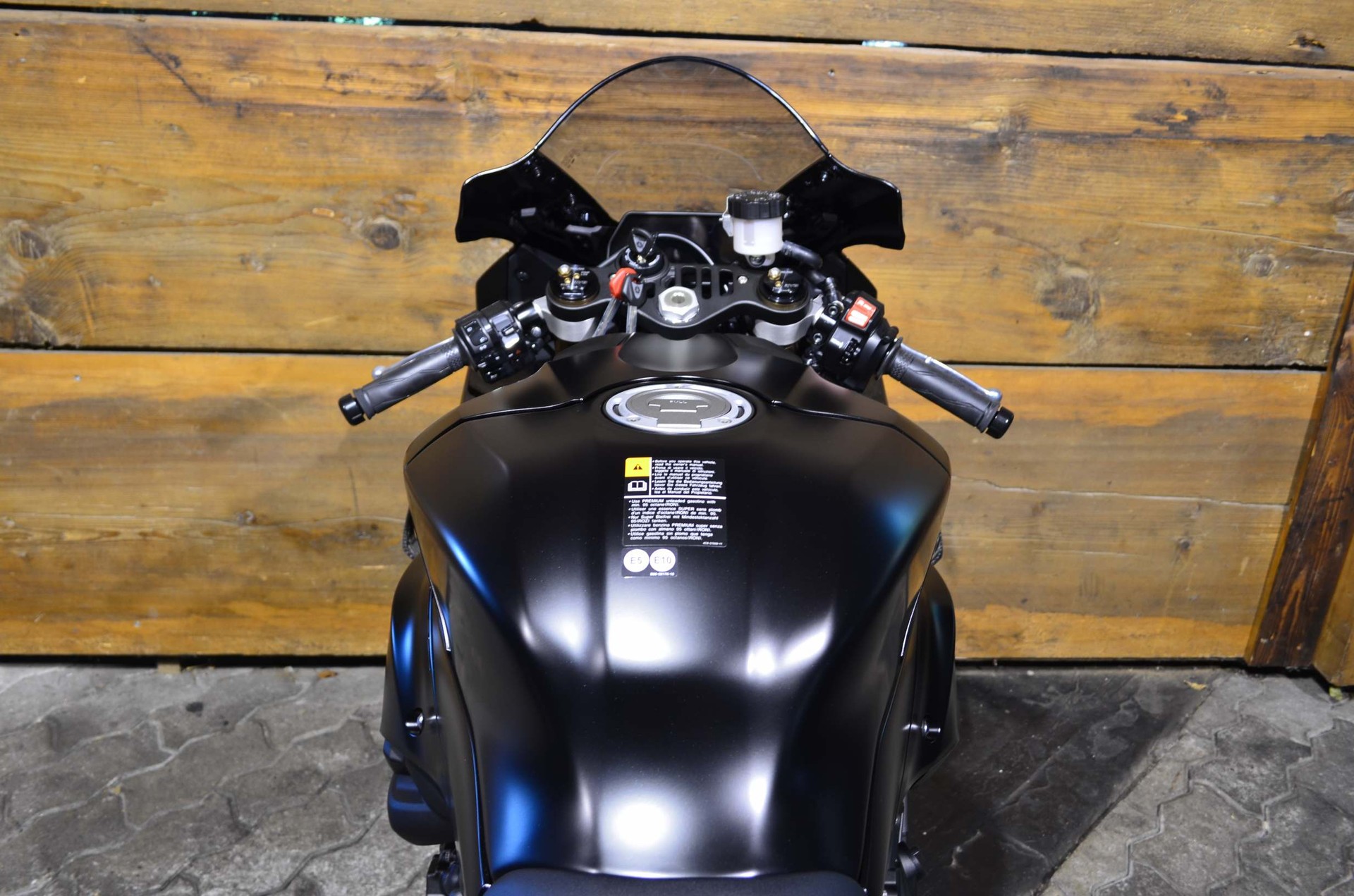 YAMAHA YZF-R1 Race-showroom-element-2