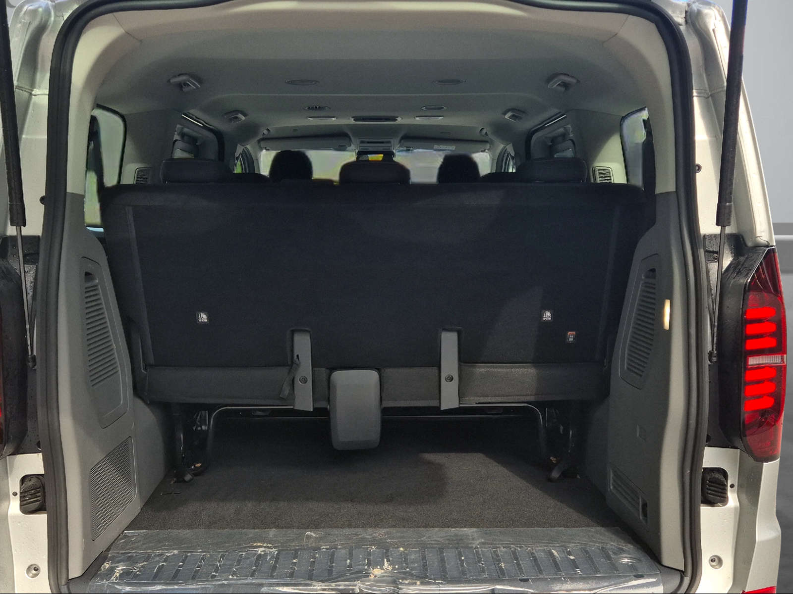 VW Caravelle 2.0 TDI Life Aut.8-image-12