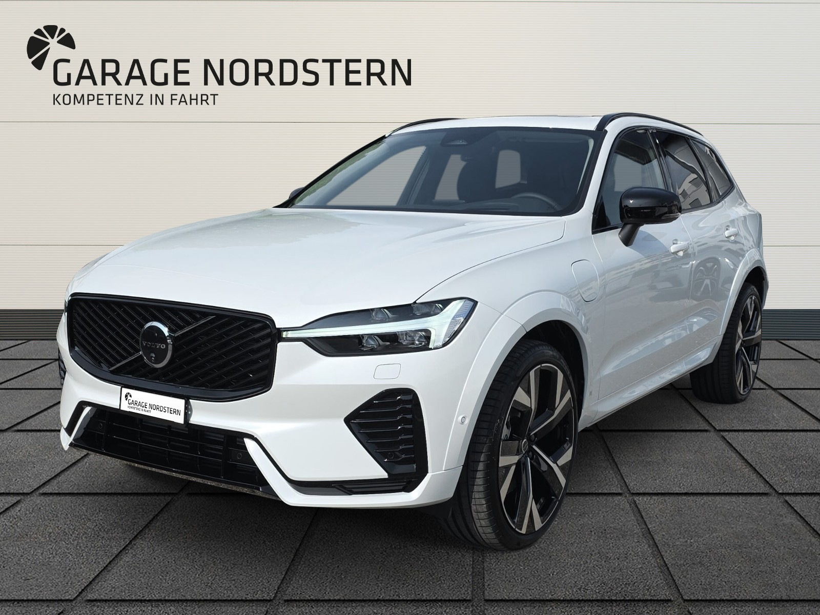 VOLVO XC60 2.0 T6 TE Ultra Dark eAWD-image-0