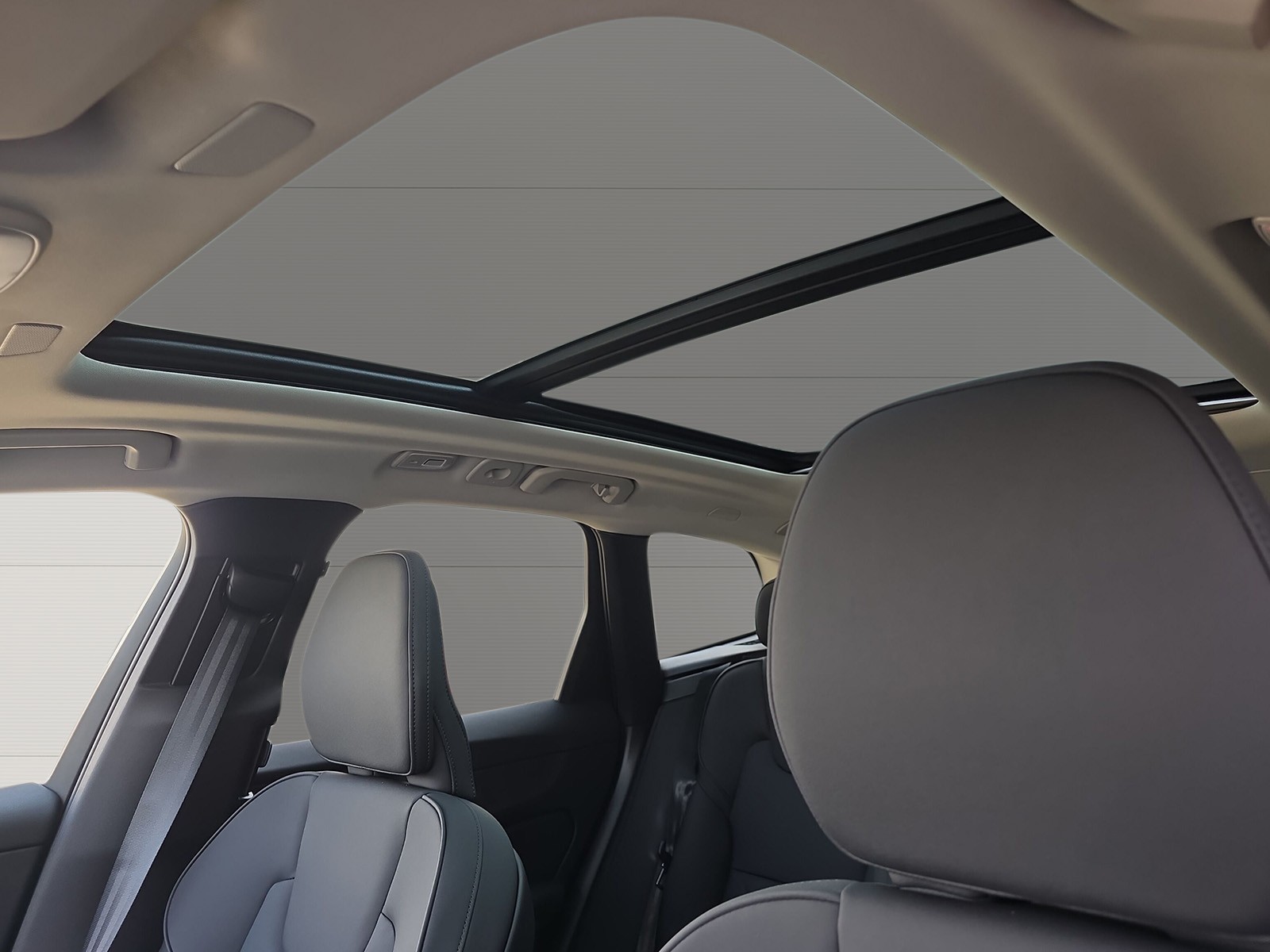 VOLVO XC60 2.0 T6 TE Ultra Dark eAWD-image-14