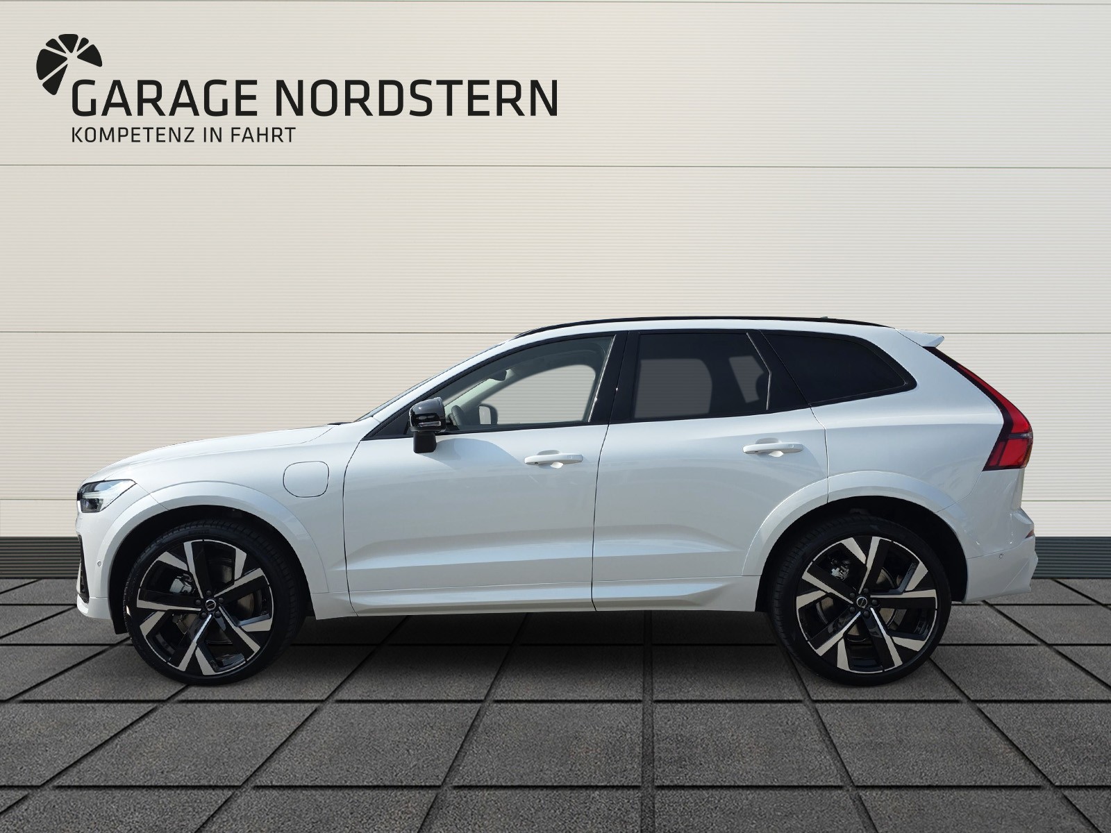 VOLVO XC60 2.0 T6 TE Ultra Dark eAWD-image-1