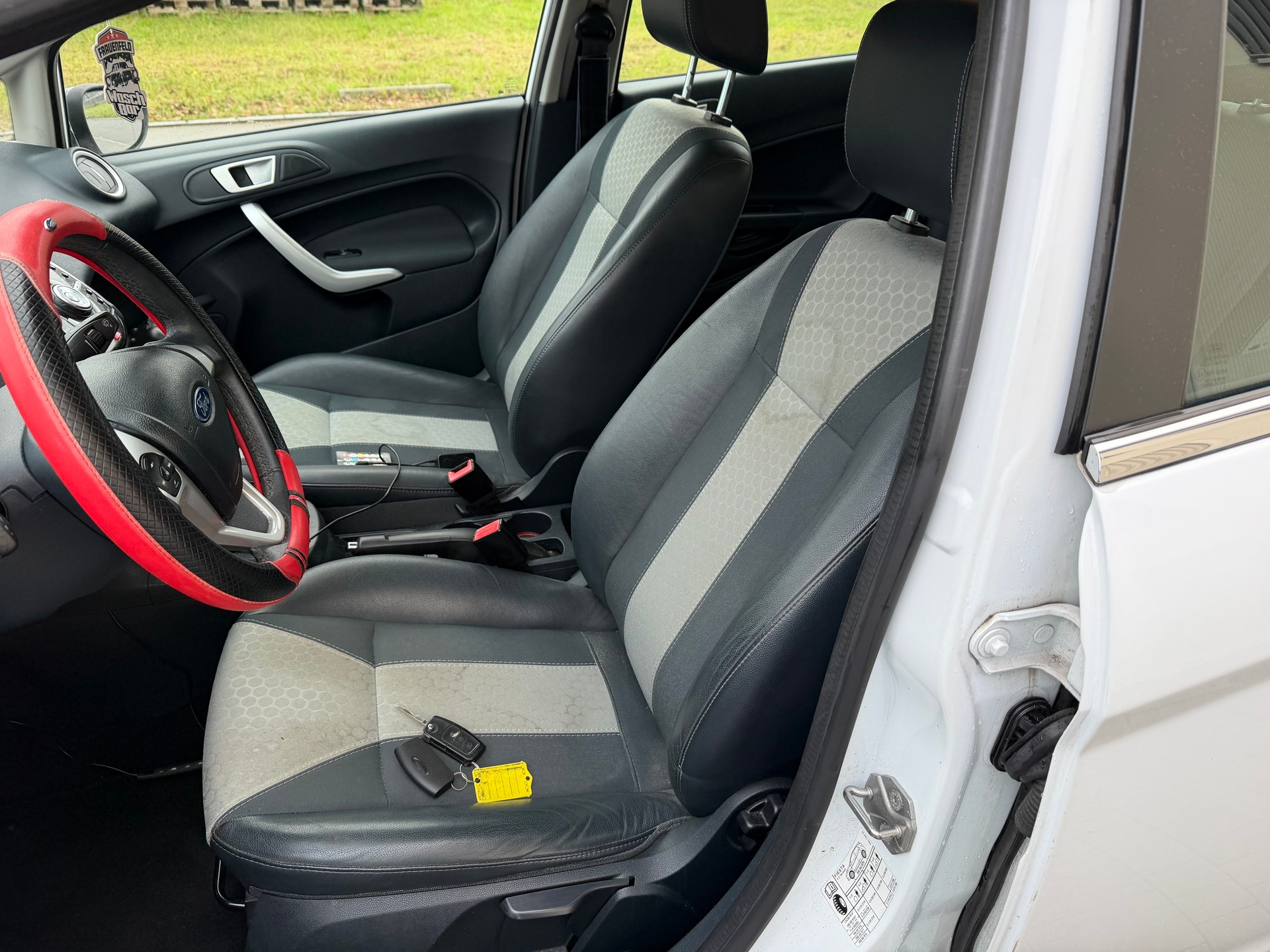 FORD Fiesta 1.6 16V Titanium-image-8