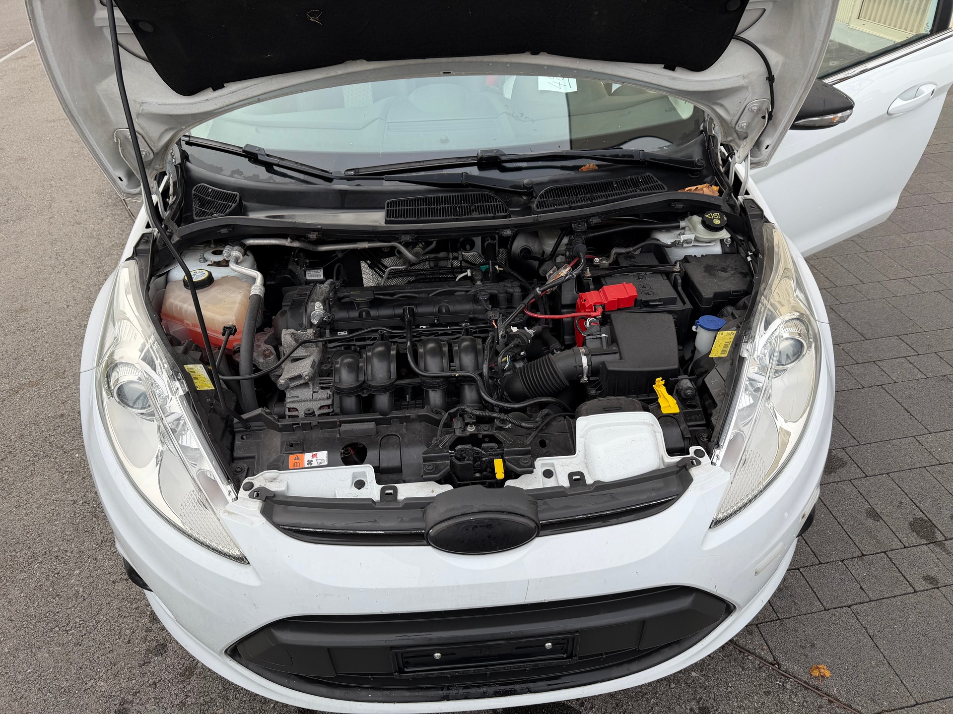FORD Fiesta 1.6 16V Titanium-image-11