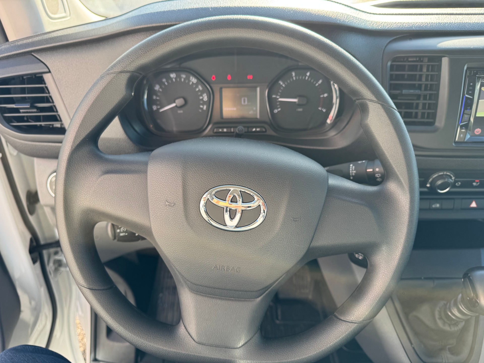 TOYOTA Proace 2.0D Panel Van Long Active 4x4-image-9