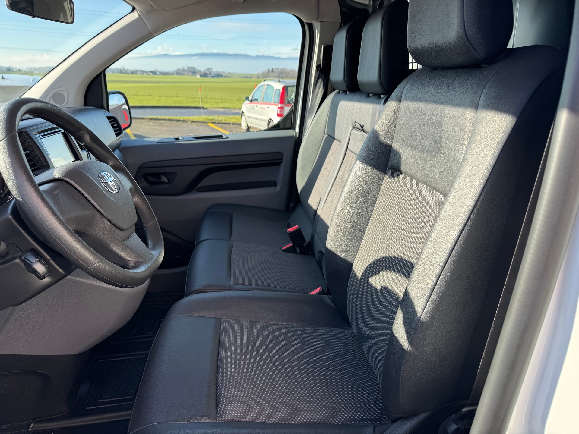 TOYOTA Proace 2.0D Panel Van Long Active 4x4-image-4