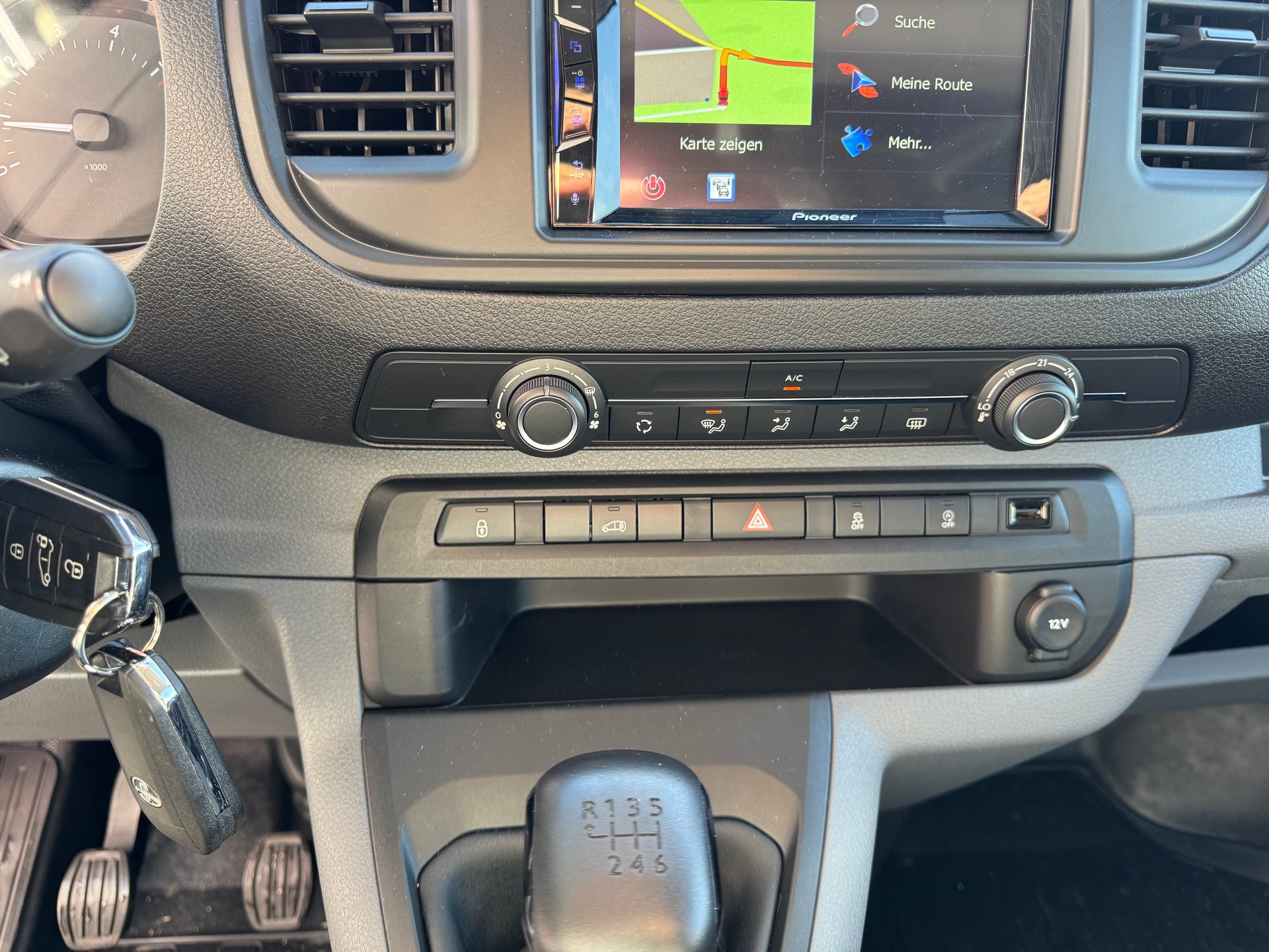 TOYOTA Proace 2.0D Panel Van Long Active 4x4-image-8