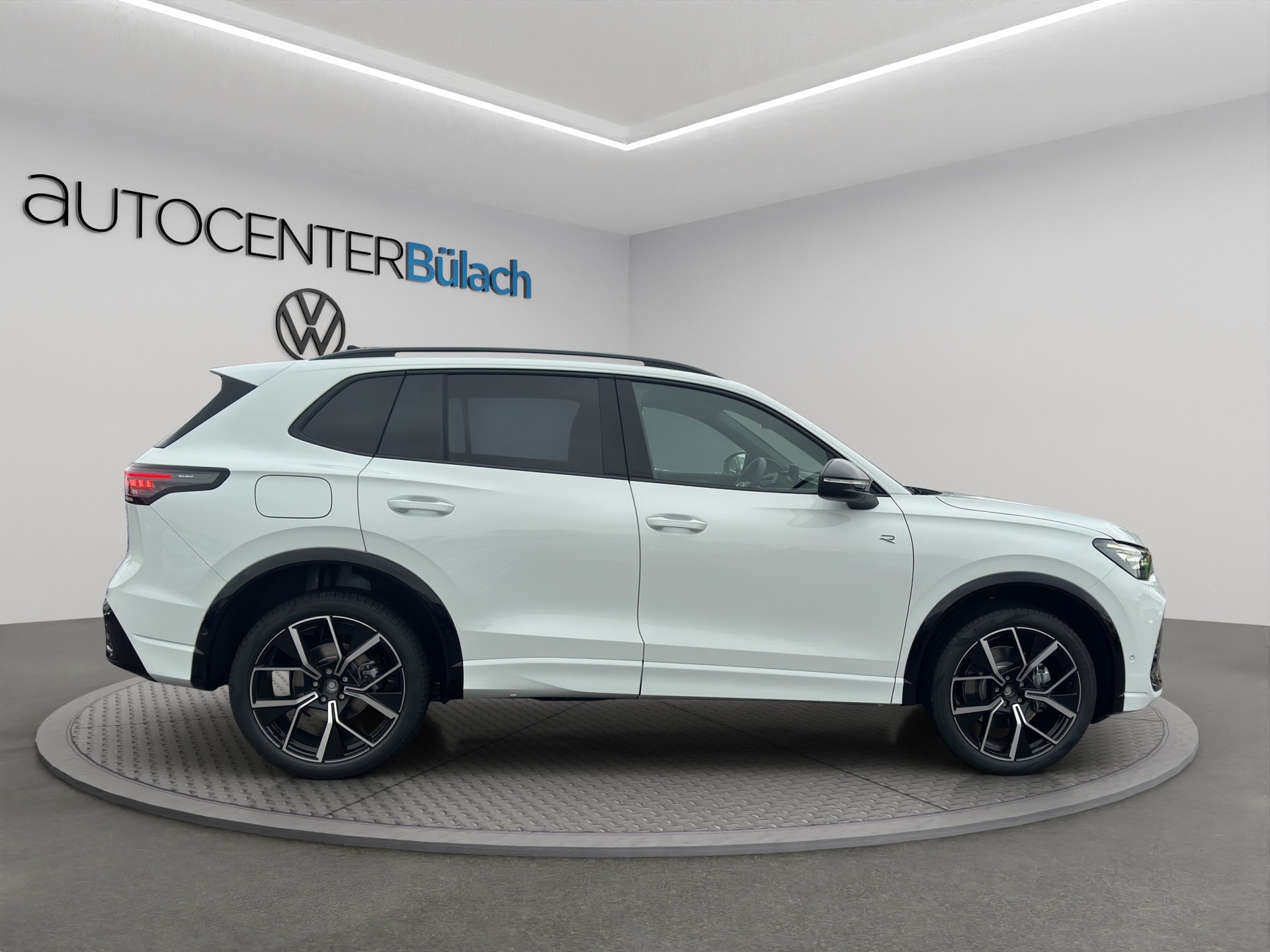 VW Tiguan 2.0 TSI DSG R-Line 4Motion-image-3