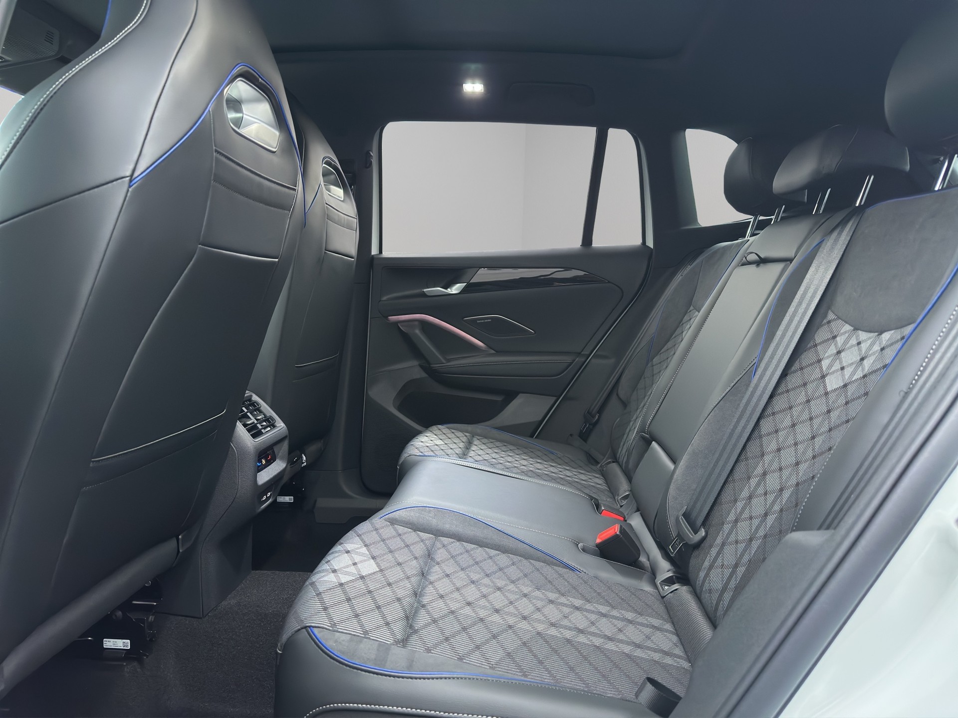 VW Tiguan 2.0 TSI DSG R-Line 4Motion-image-10