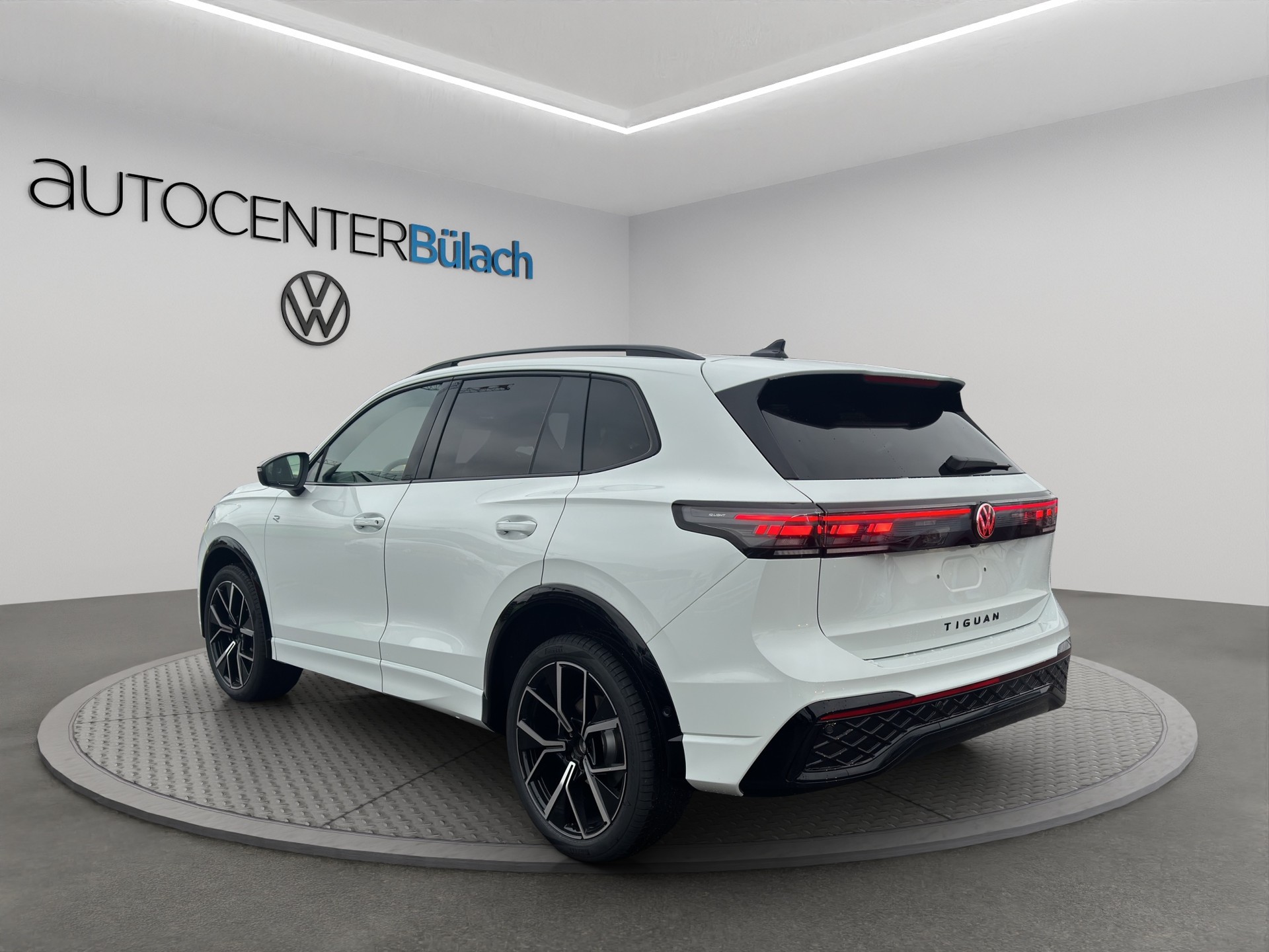 VW Tiguan 2.0 TSI DSG R-Line 4Motion-image-6