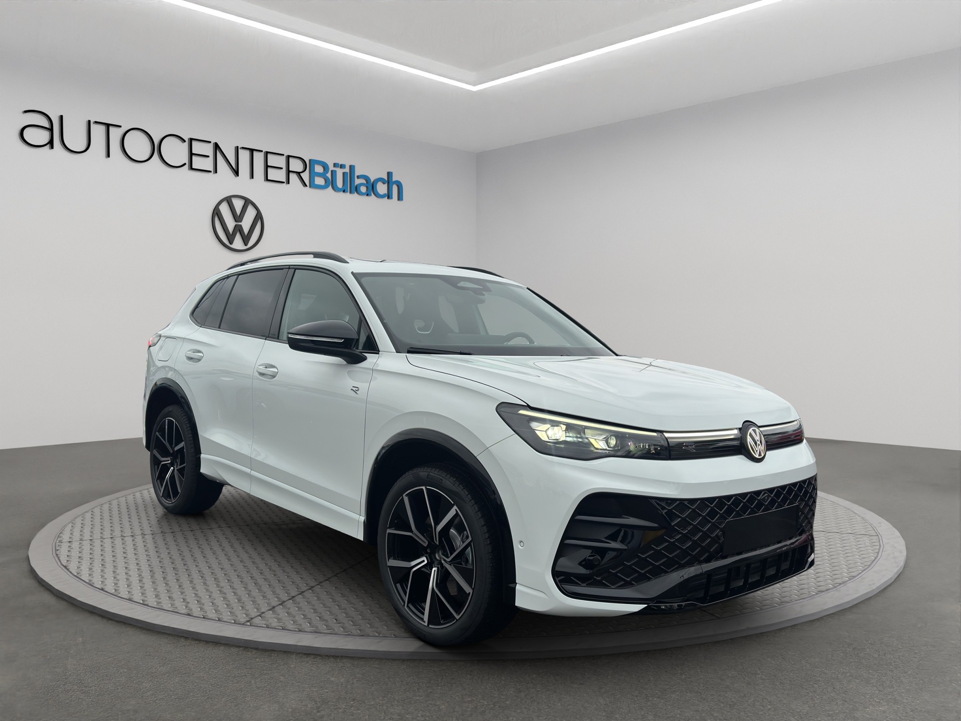 VW Tiguan 2.0 TSI DSG R-Line 4Motion-image-2