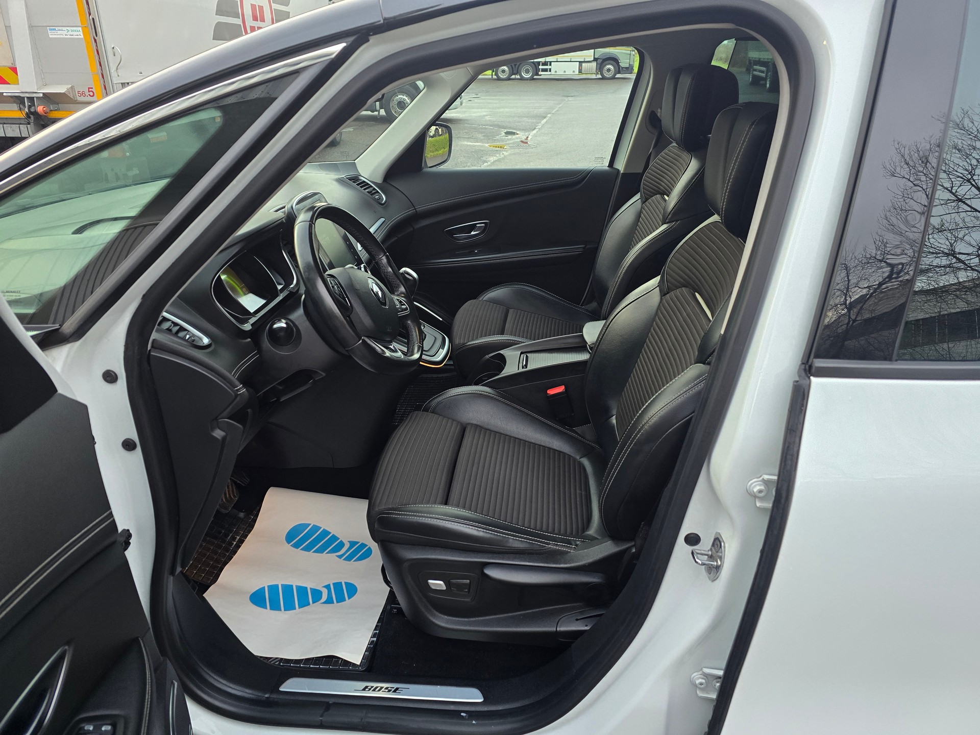 RENAULT Grand Scénic 1.6 dCi Bose EDC-image-10
