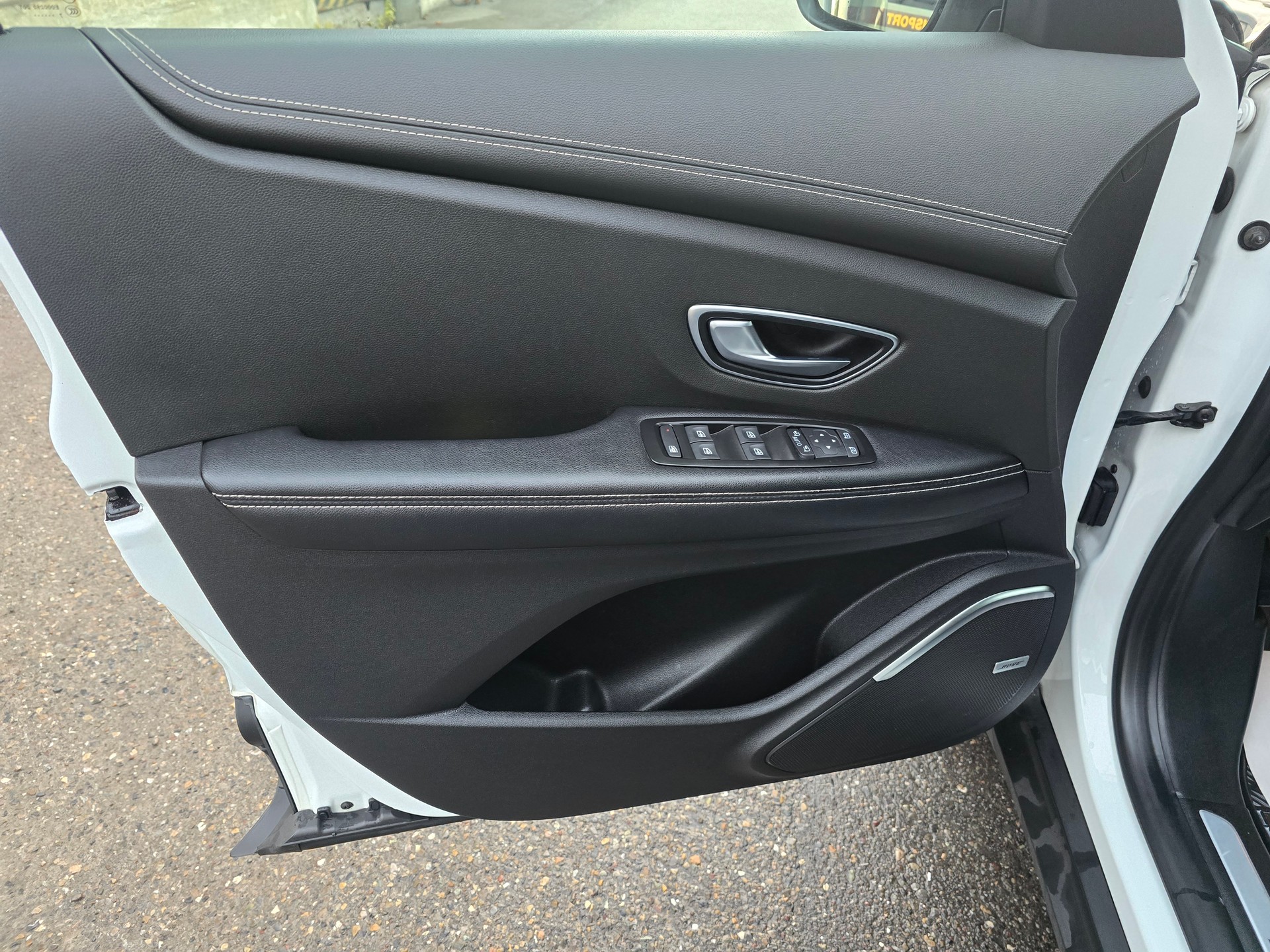 RENAULT Grand Scénic 1.6 dCi Bose EDC-image-17