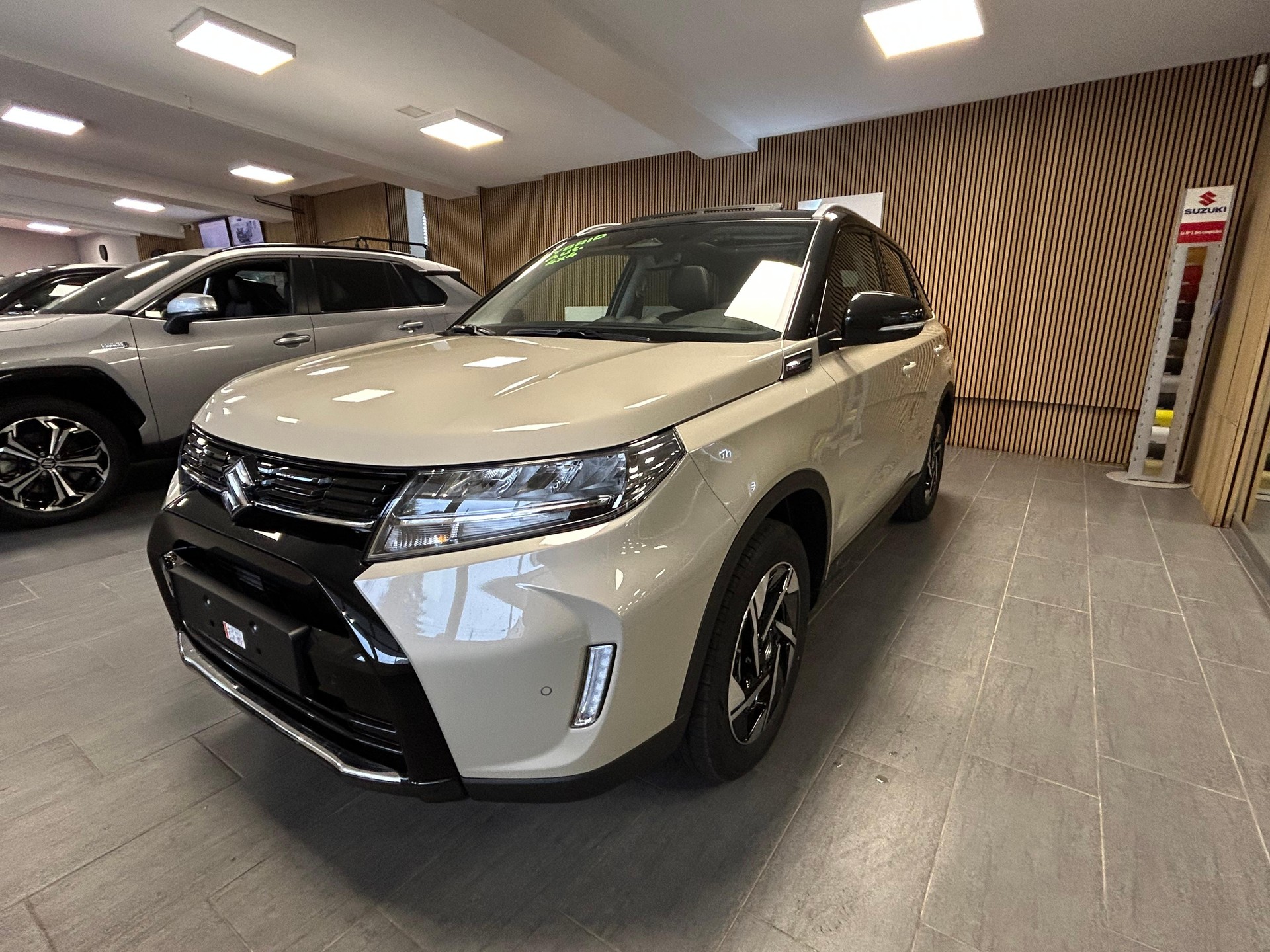 SUZUKI Vitara 1.4 T Compact Top Hybrid 4x4-image-5