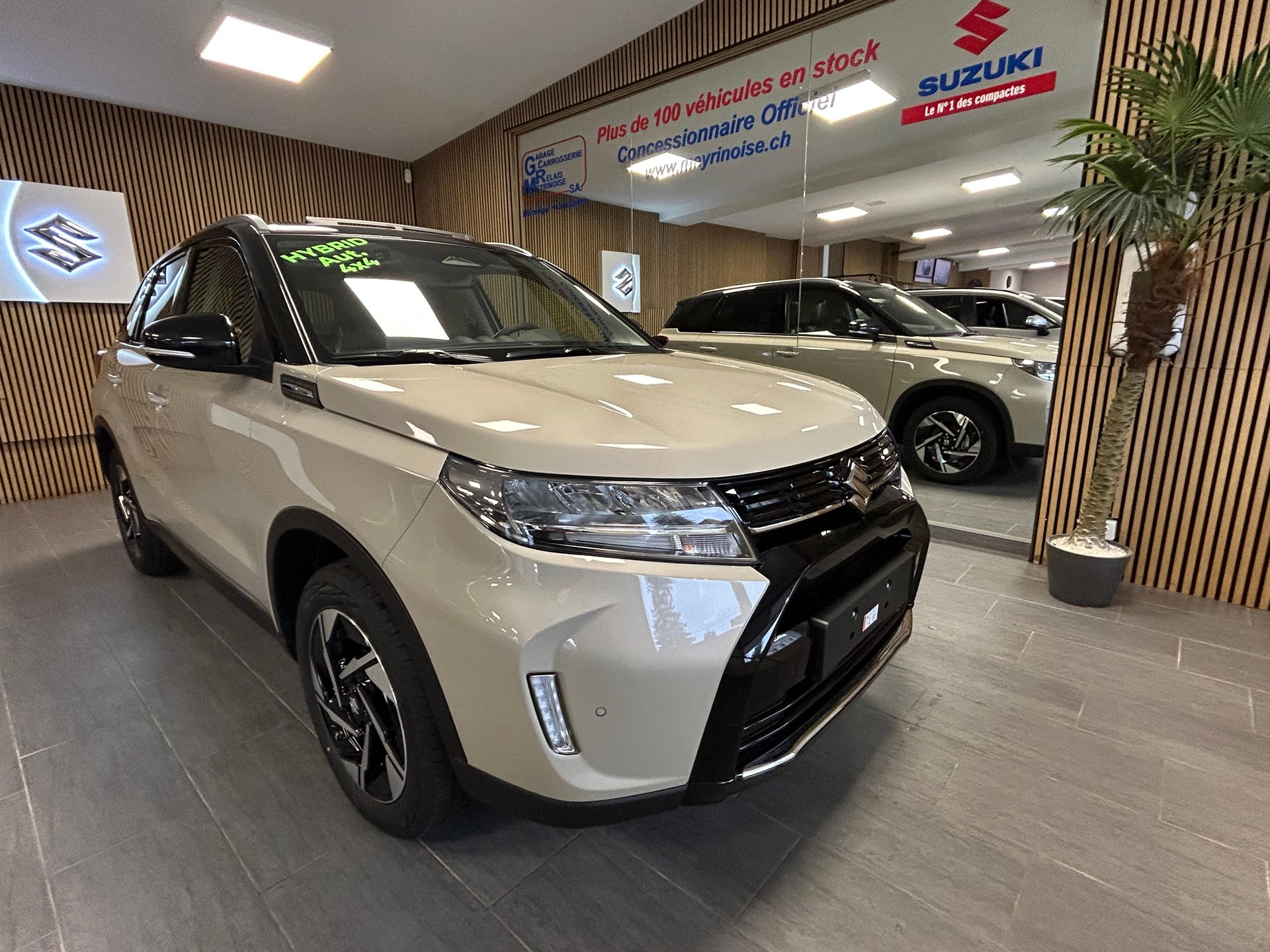 SUZUKI Vitara 1.4 T Compact Top Hybrid 4x4-showroom-element-3
