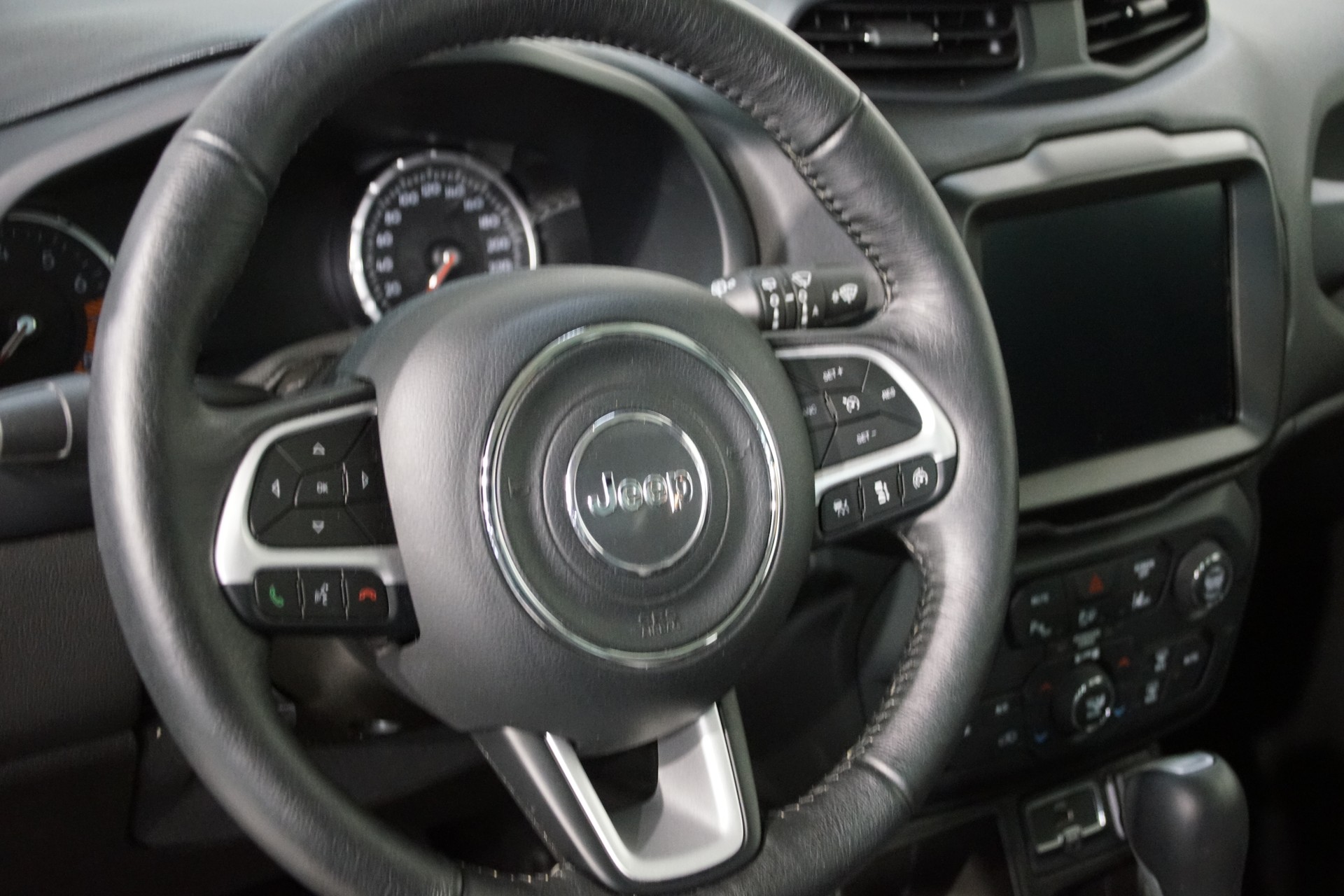 JEEP Renegade 1.5 MHEV Swiss Limited Sky-image-14