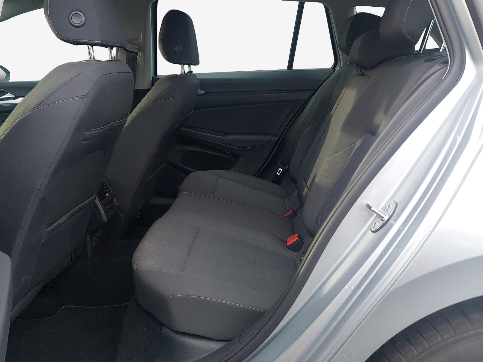 VW Golf Variant 1.5 eTSI mHEV Life-image-11