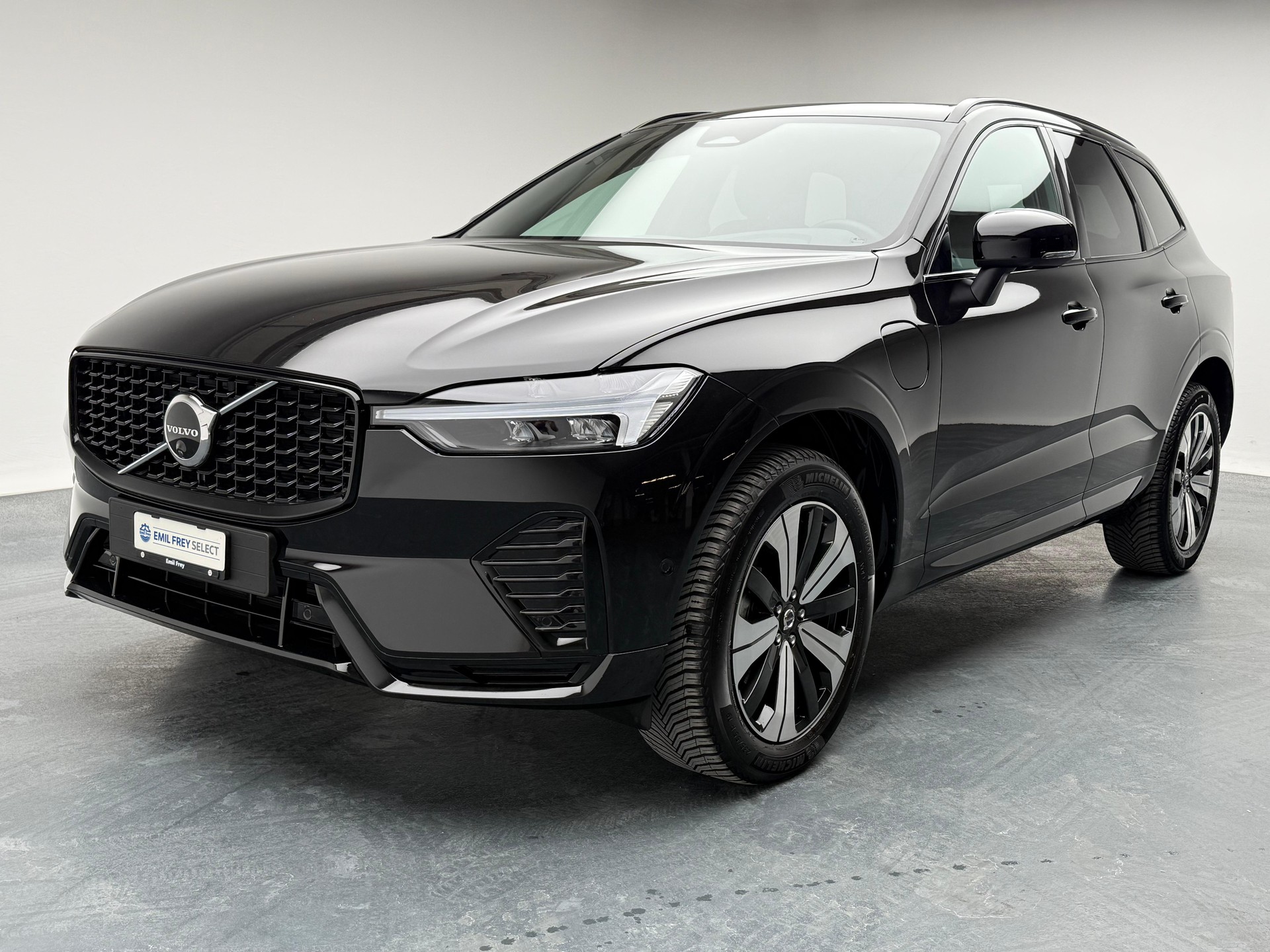 VOLVO XC60 2.0 T6 TE Plus Dark eAWD-showroom-element-2