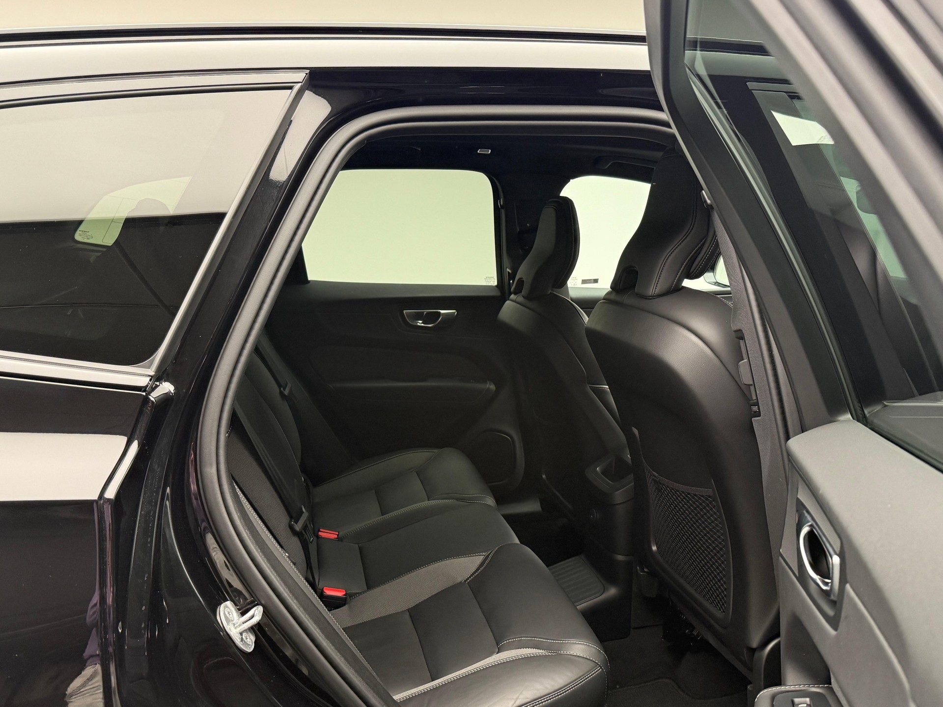 VOLVO XC60 2.0 T6 TE Plus Dark eAWD-image-17